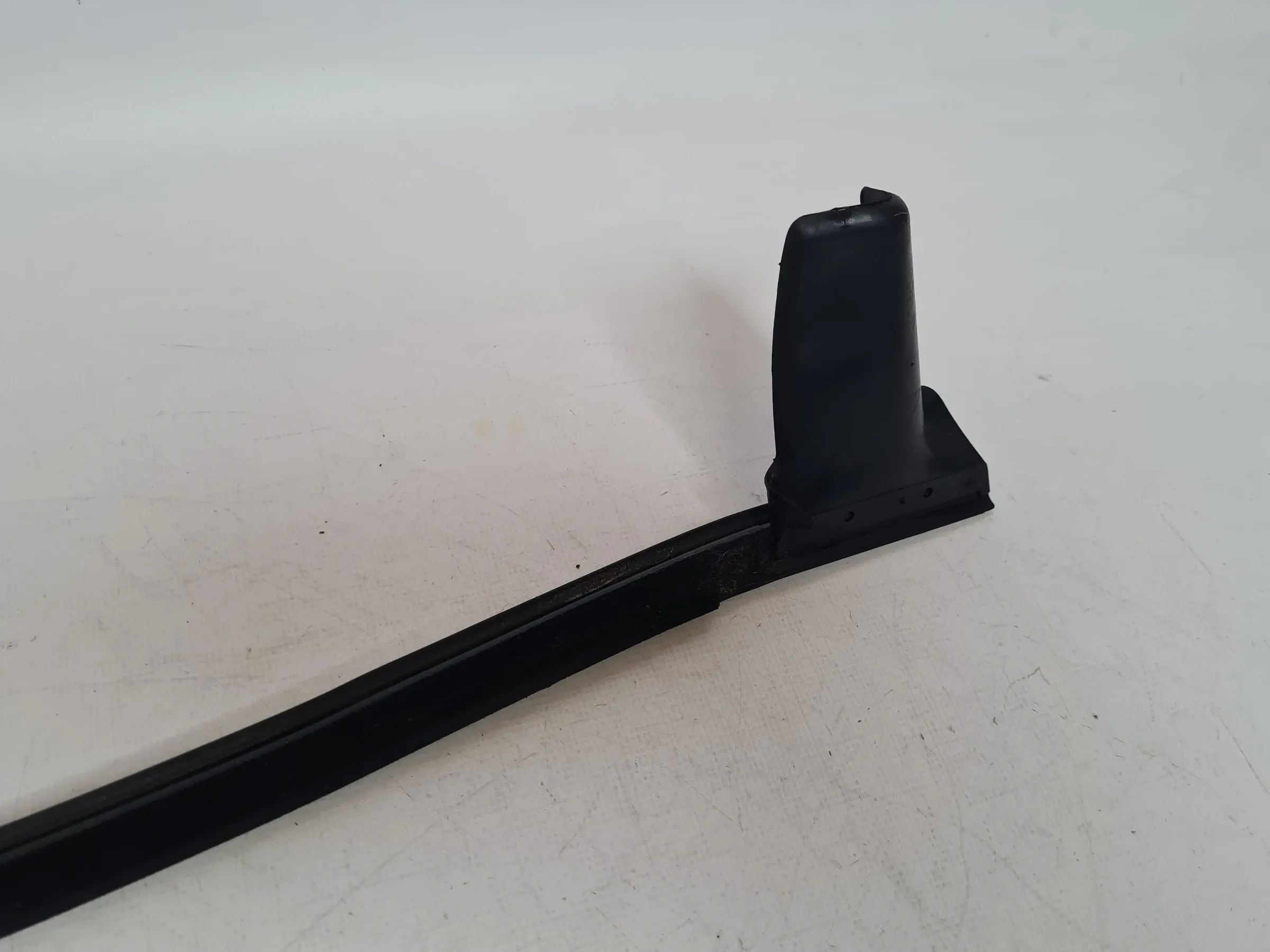 Seat Ibiza IV (6J5/6P1) Fensterschachtabdichtung Links 6J4837477