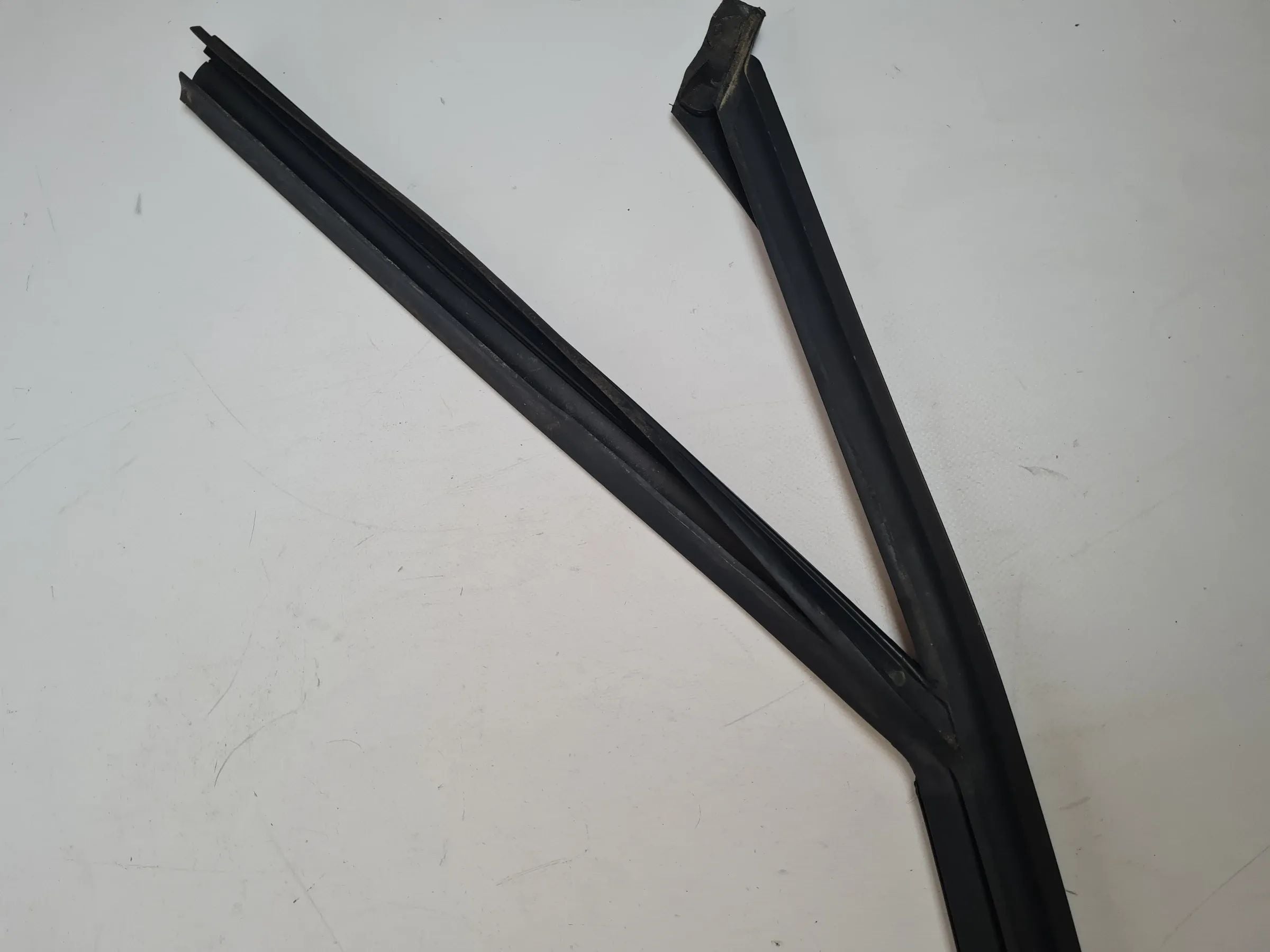 BMW 3er Touring E91 Fenster Dichtung Gummi Vorne Links 16850 Original