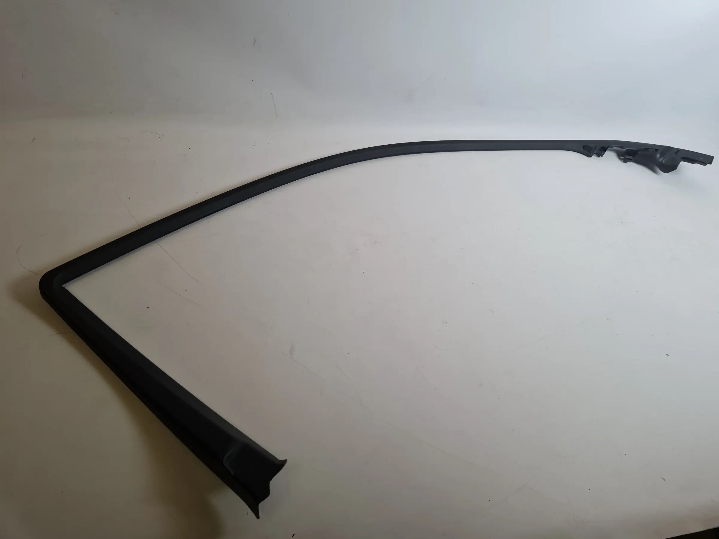 Original Mercedes C-Klasse (CL203) Fensterrahmenverkleidung Links A2037250371