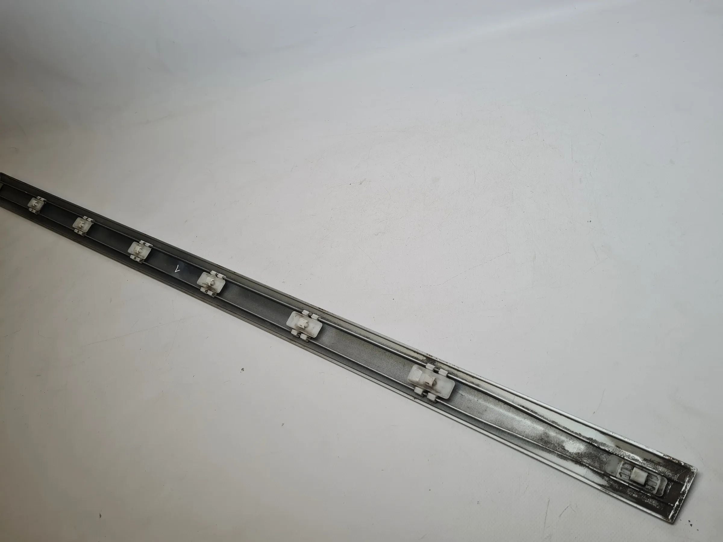 Original Mercedes C-Klasse (CL203) Dekor-/Zierleiste Links Silber A2036903562