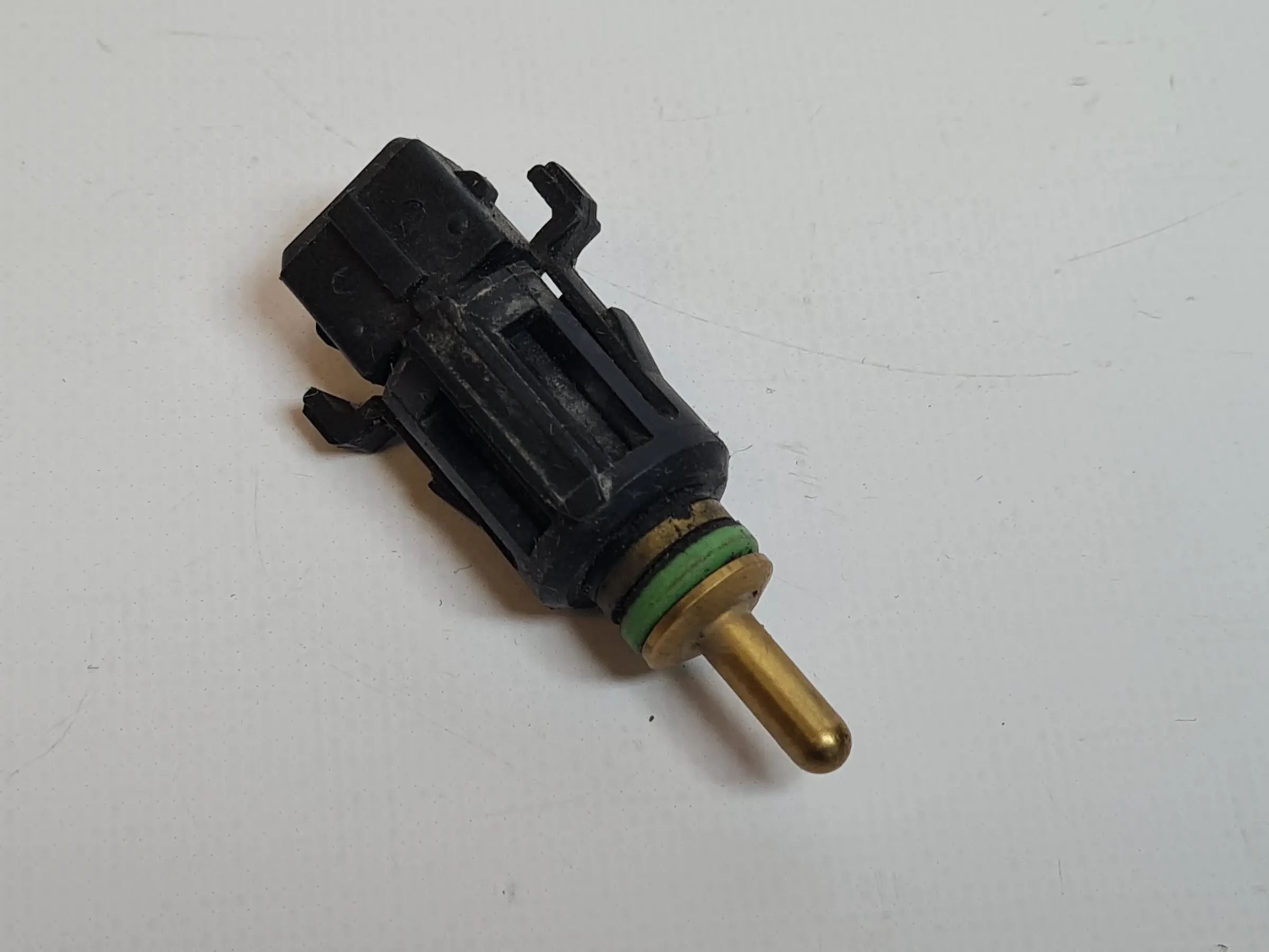 BMW 1 3 5 7 er E60 E61 E65 E70 E87 E90 Temperatursensor Kühlmittel 1433077 Orig.