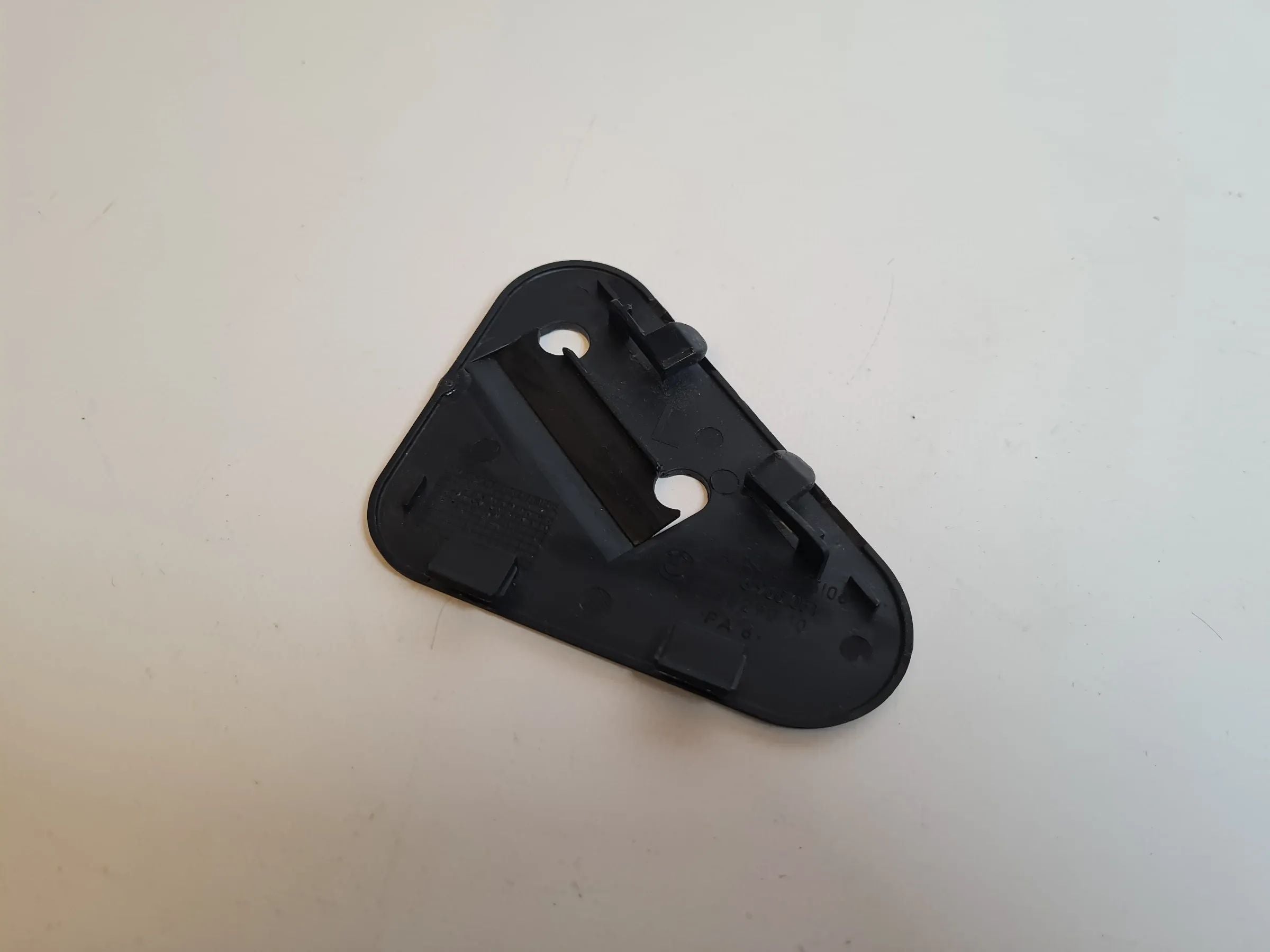 BMW 1/3 E81/E87/E91 Abdeckung Sitzlehnenbügel Links Hinten 6965051 (Original)