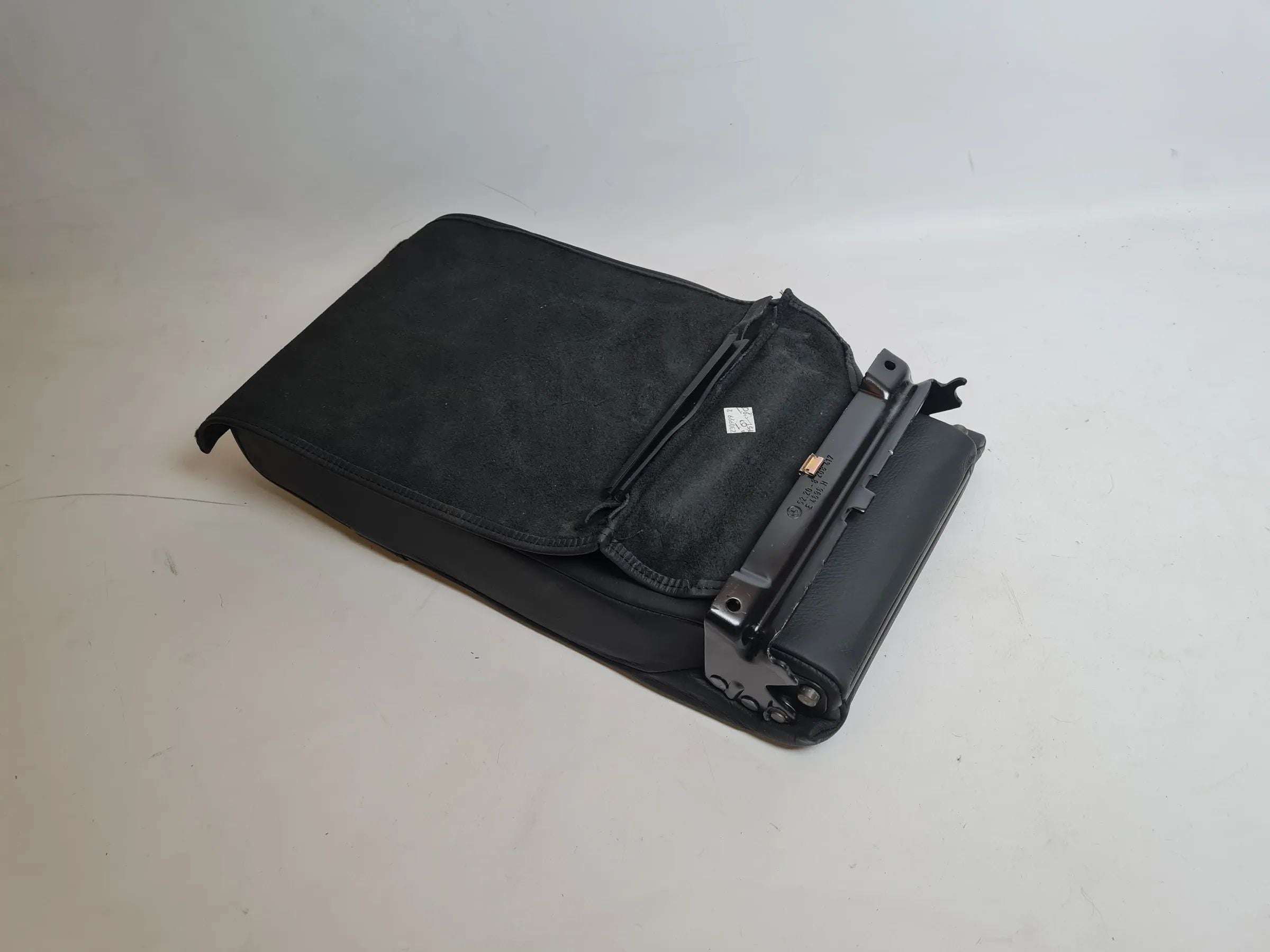 BMW 5er Touring E39 Armlehne Rücksitzes Schwarz Hinten 52.20- Original