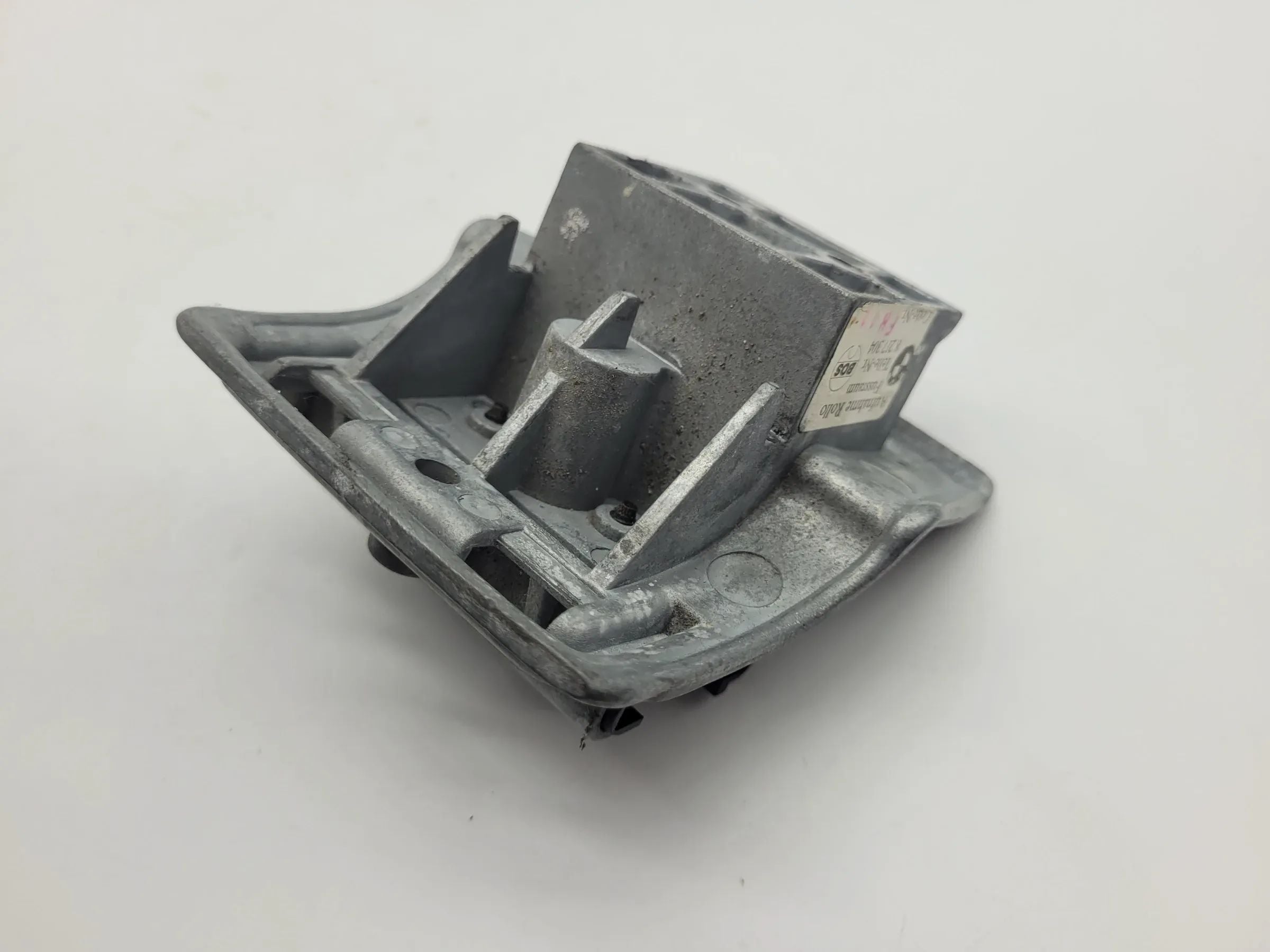 BMW 5er Touring E39 Befestigung Aufnahme Rollo Fußraum R/L 8217304 Original