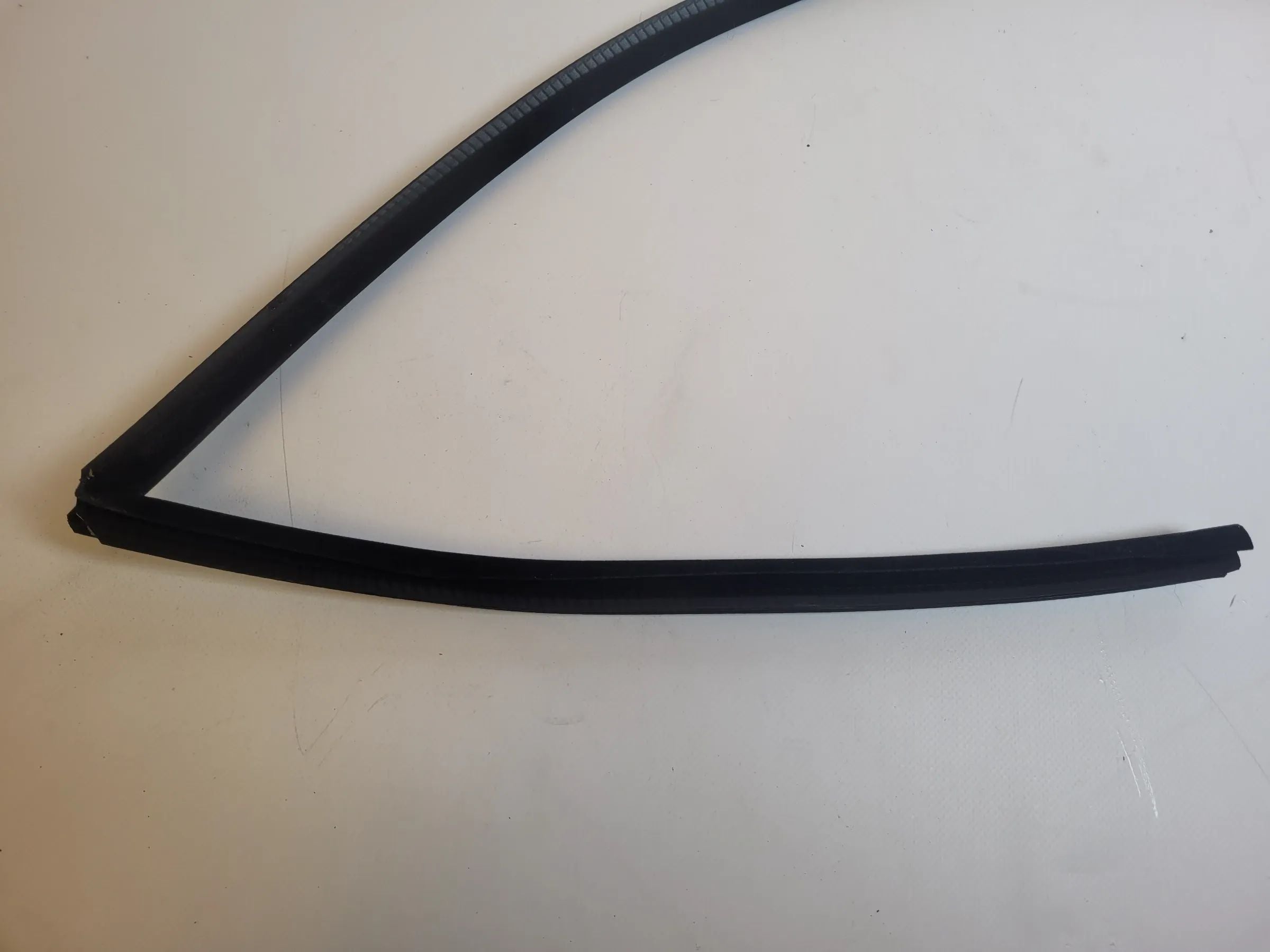 BMW 5er Touring E39 Dichtung Kofferaumfenster Rechts (Original)