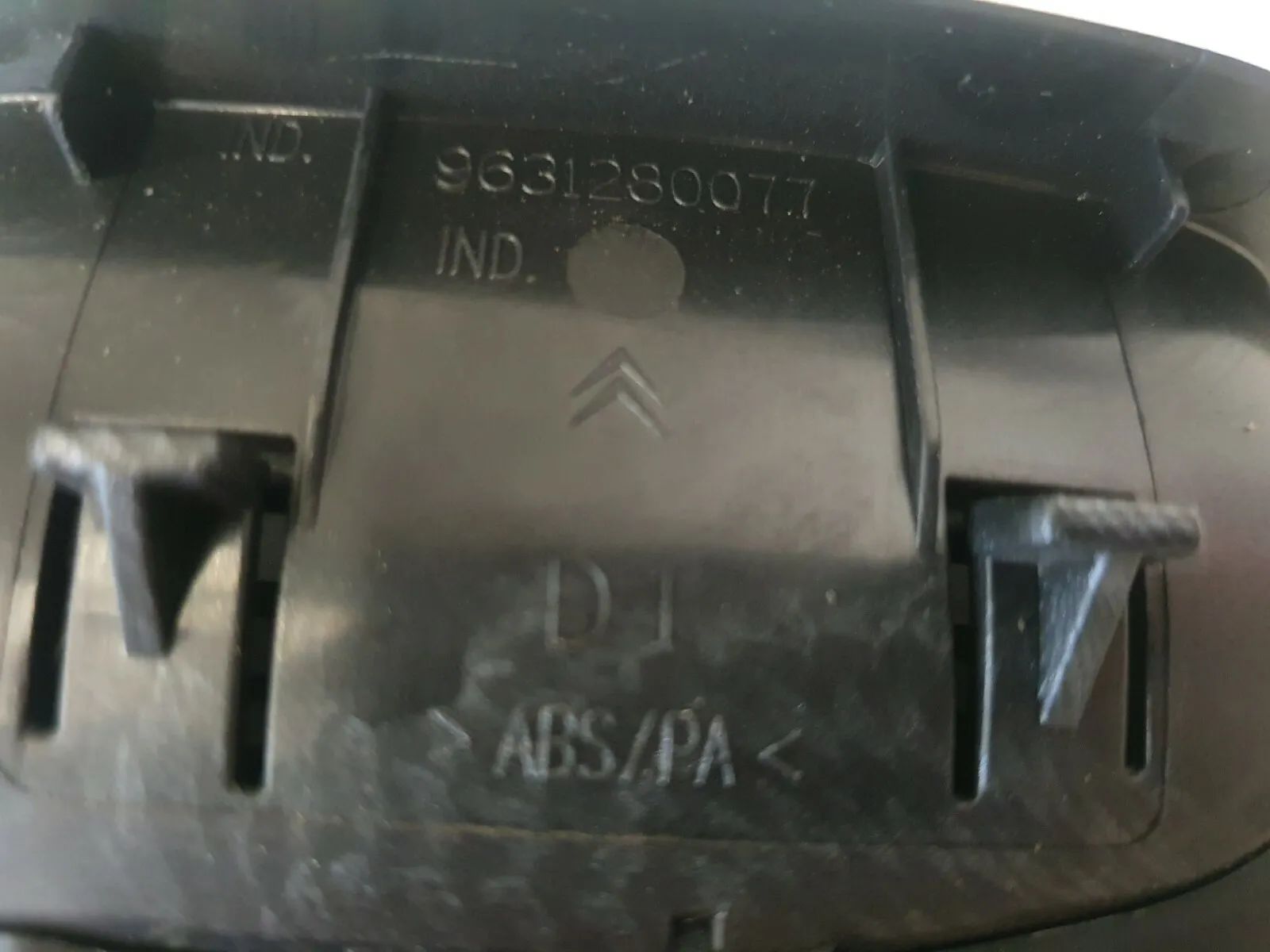 ช่องระบายอากาศแผงแดชบอร์ดขวา CITROEN Xsara Picasso 9631280077 ลายคาร์บอน