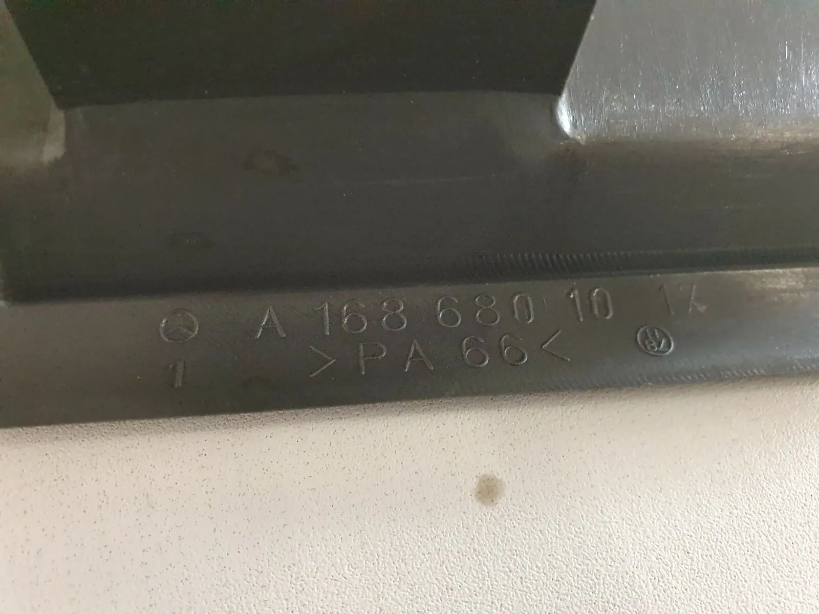 Mercedes A Klasse W168 Abdeckung Verkleidung Sitzbefestigung HR A1686801017 K22