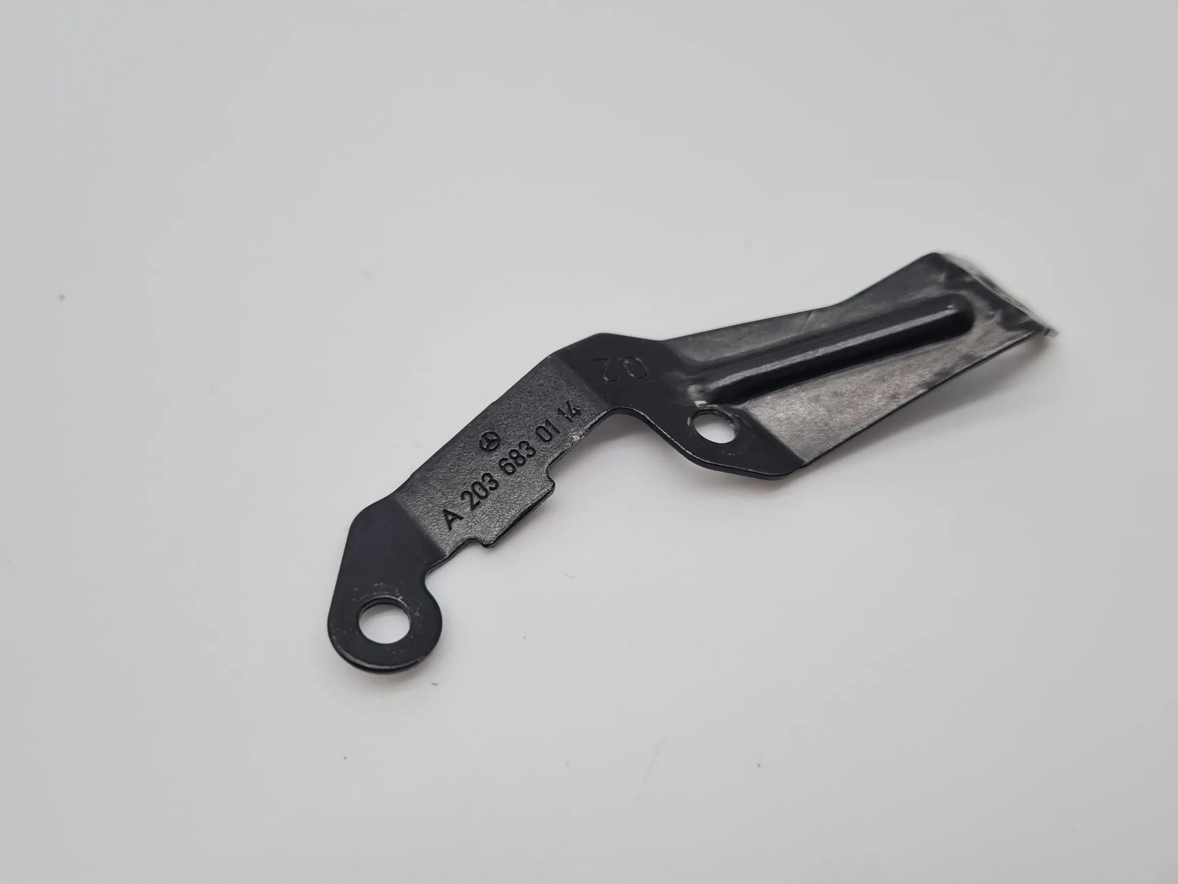 Original Mercedes C-Klasse (W203) Halterung Mittelkonsole Rechts A2036830214