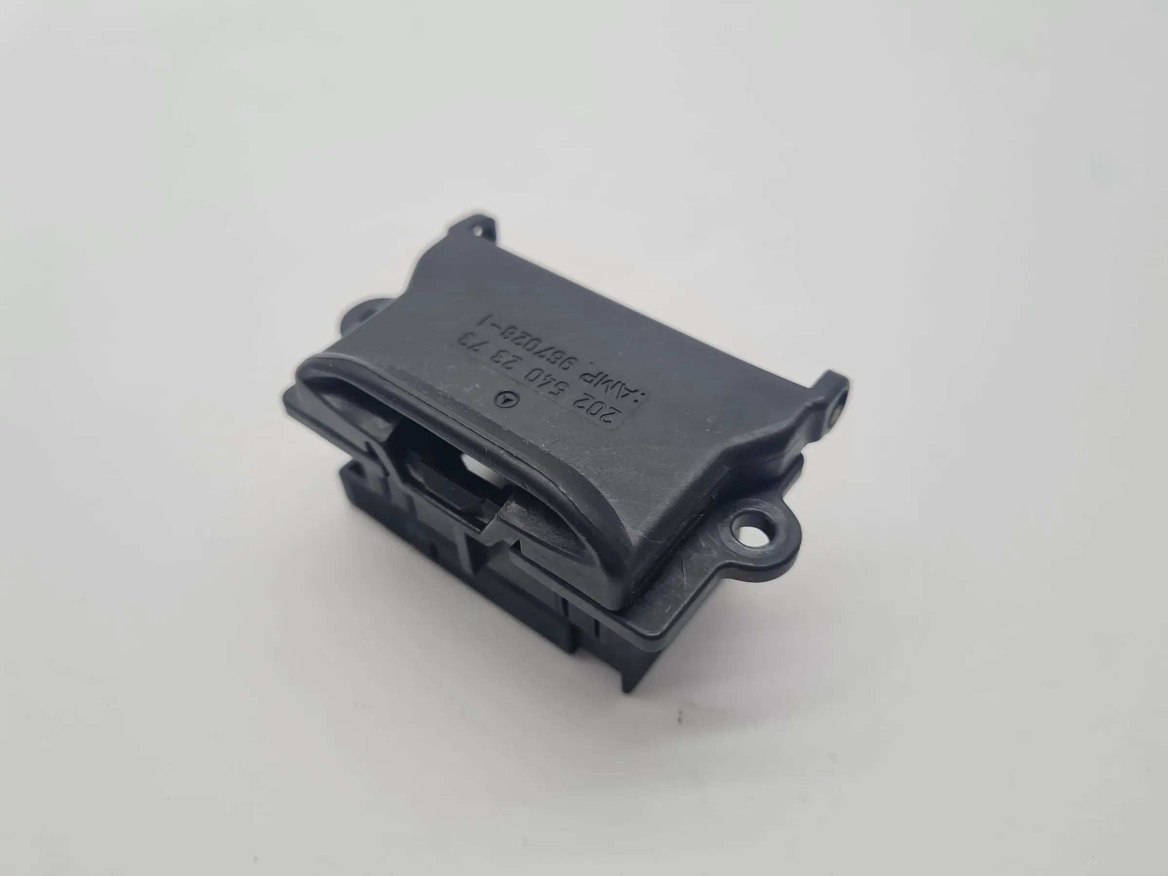 Original Mercedes-Benz C-Klasse OBD Diagnose Steckdose Buchse L A2025402373