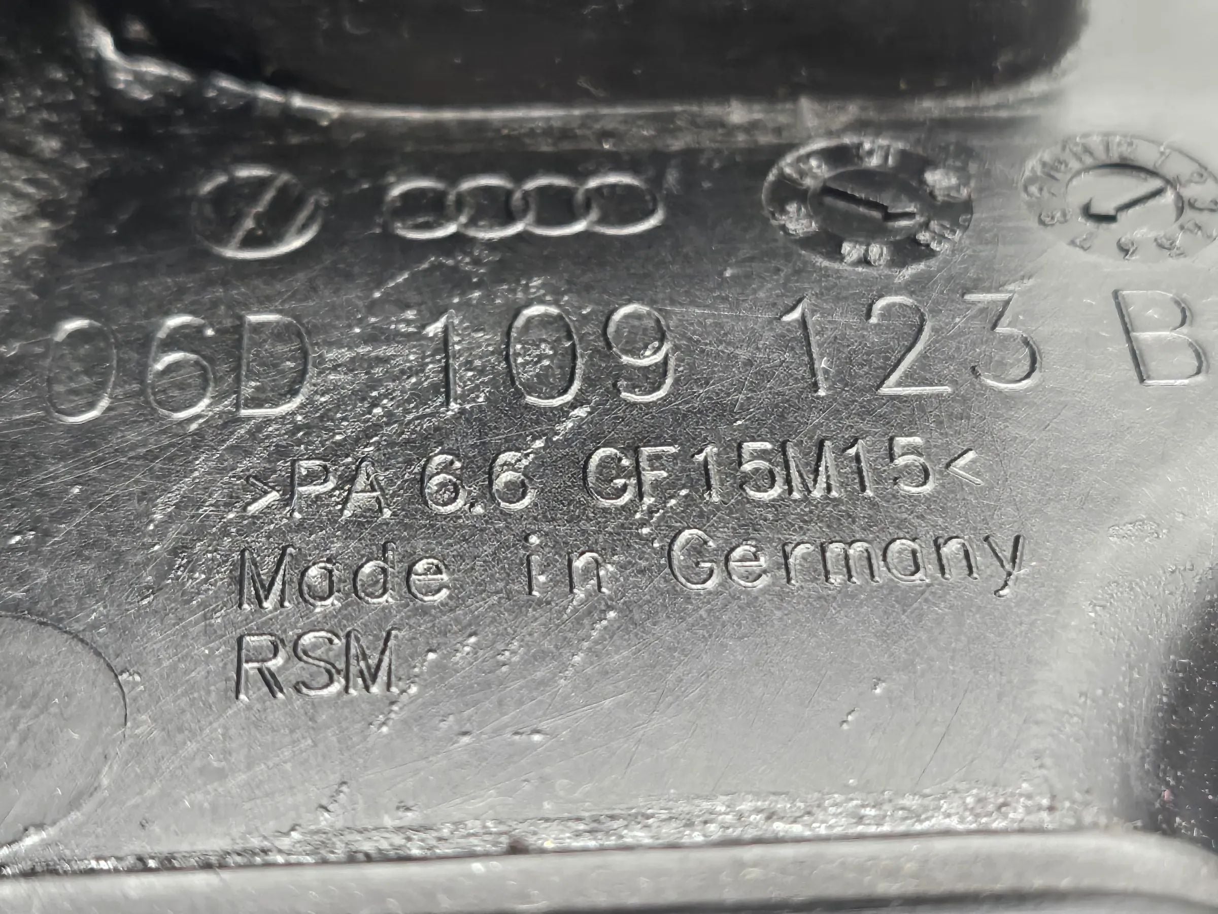 Original Audi A3 A4 2,0 FSI Zahnriemenschutz Zahnriemenabdeckung 06D109123B