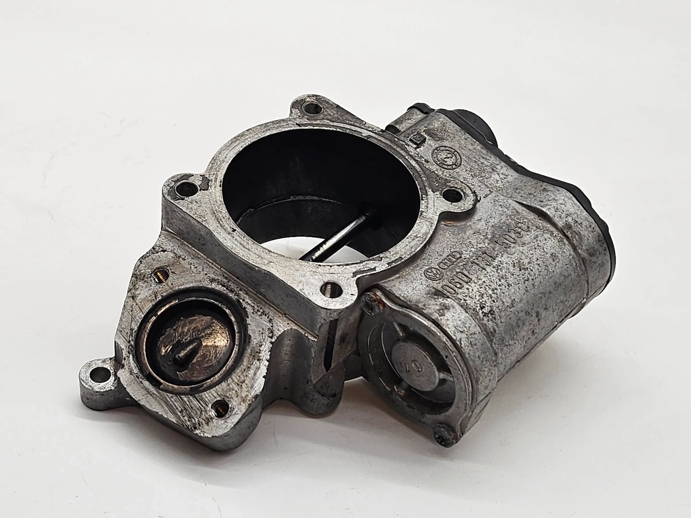 Orig. Audi A4 8E B6 2,0L FSI AWA Abgasrückführungsventil AGR Ventil 06D131503C