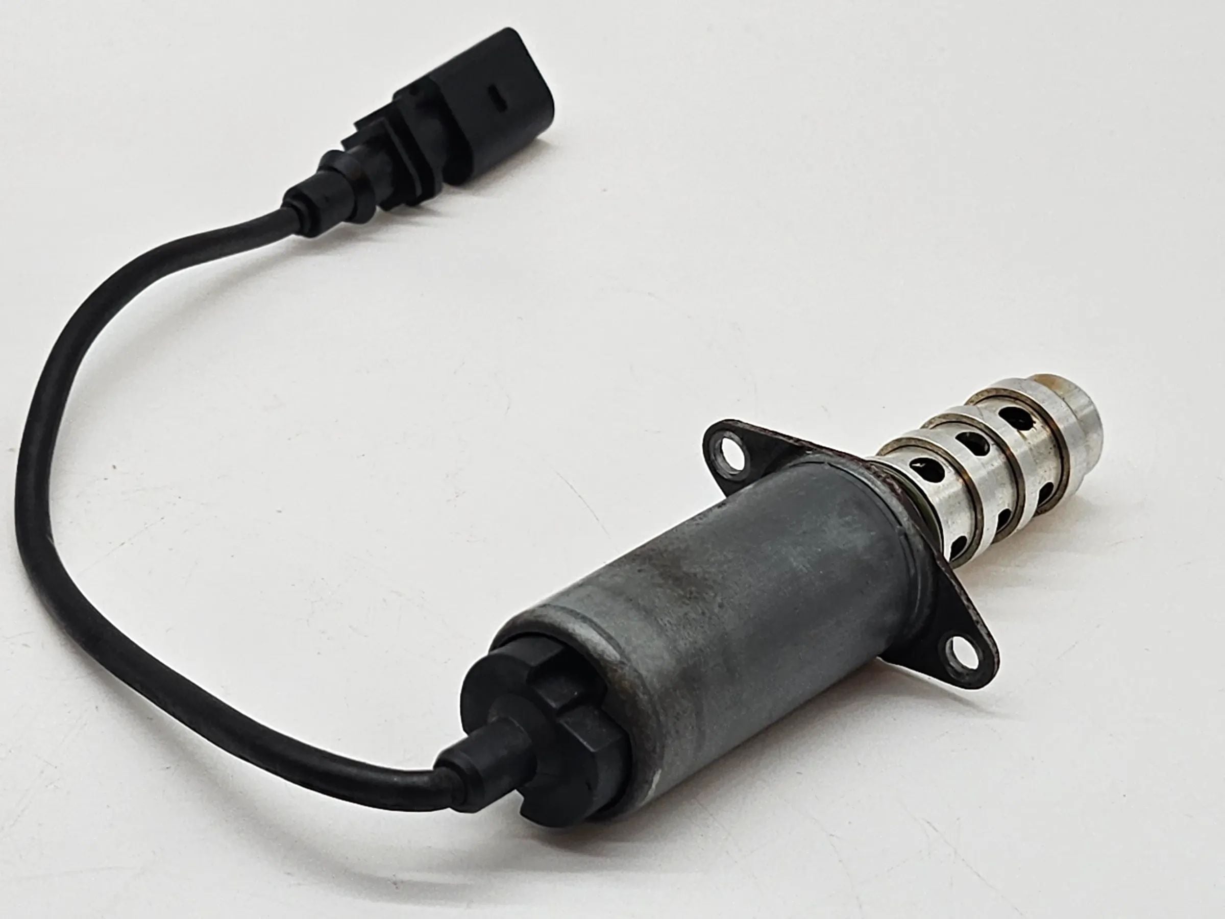 Audi VW 2.0 FSI 150 PS AWA  Nockenwellenversteller Steuerventil Magnetventil