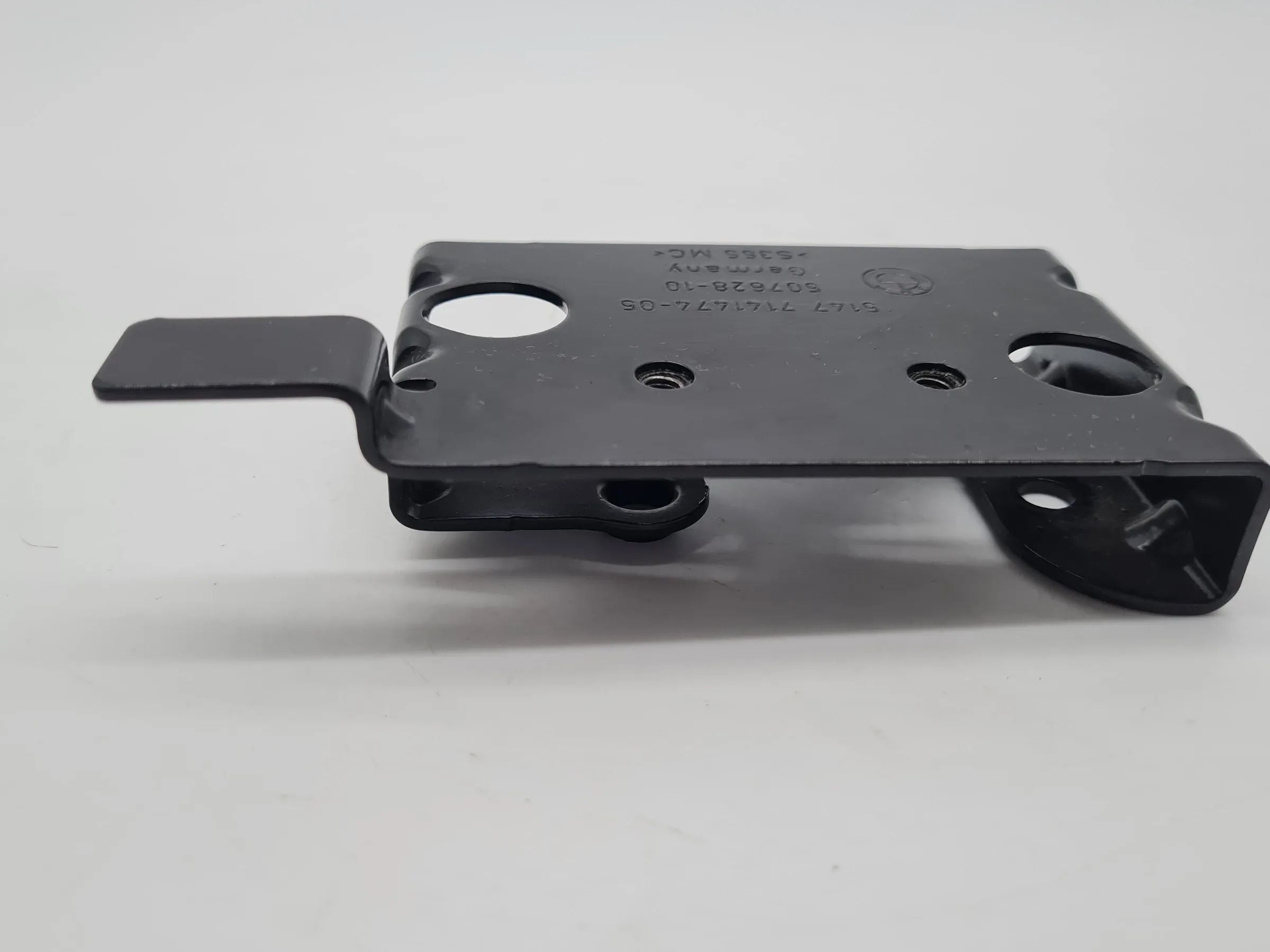 Original BMW 3er (E91) Halterung Kofferraum Rollo Adapter Rechts 51.47-7141474