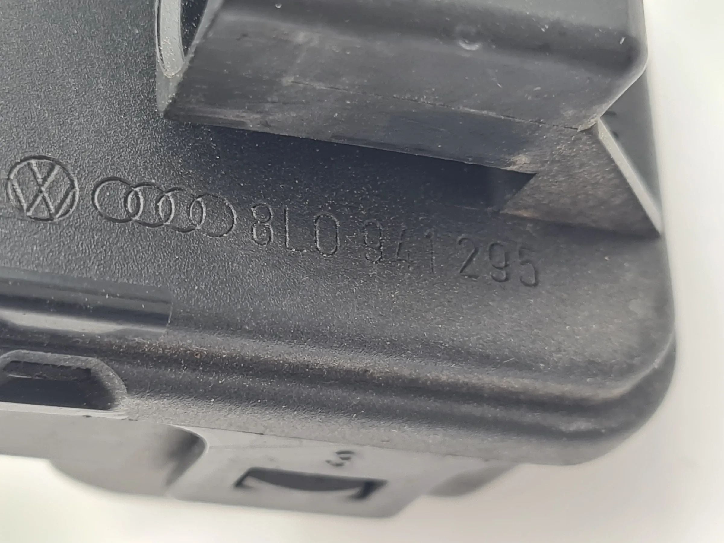 Original Audi A 3 (8L) Stellmotor Scheinwerfer LWR L/R 8L0941295 / 007 282-13