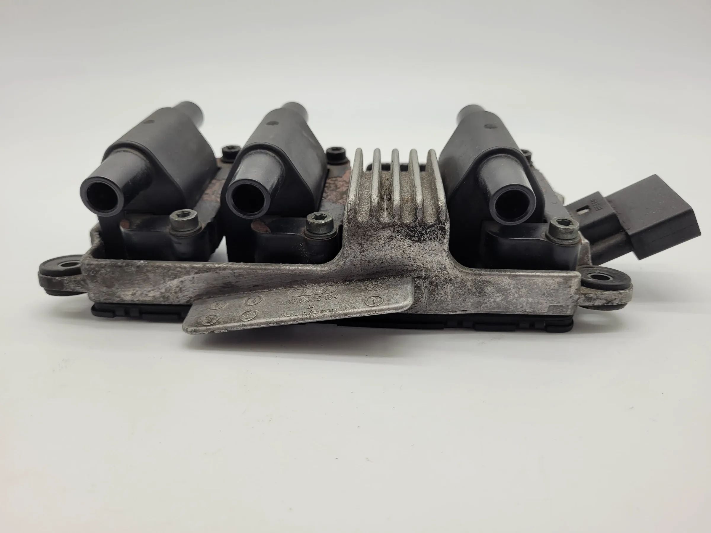 Original Audi A4/A6 VW Passat Zündspule 078905104