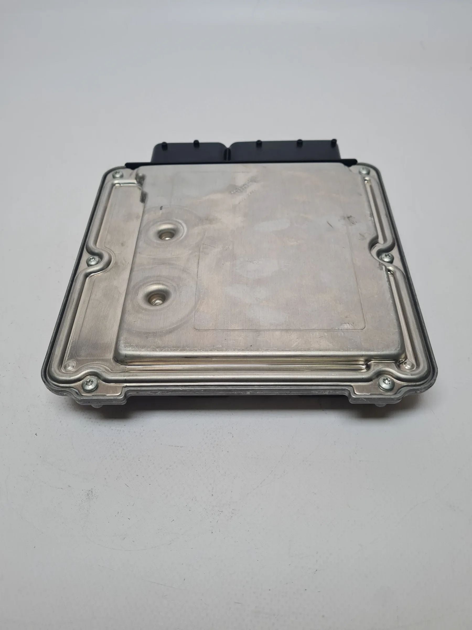 Original Audi A4 (8E/B6) Steuergerät Motor AWA 8e1910018