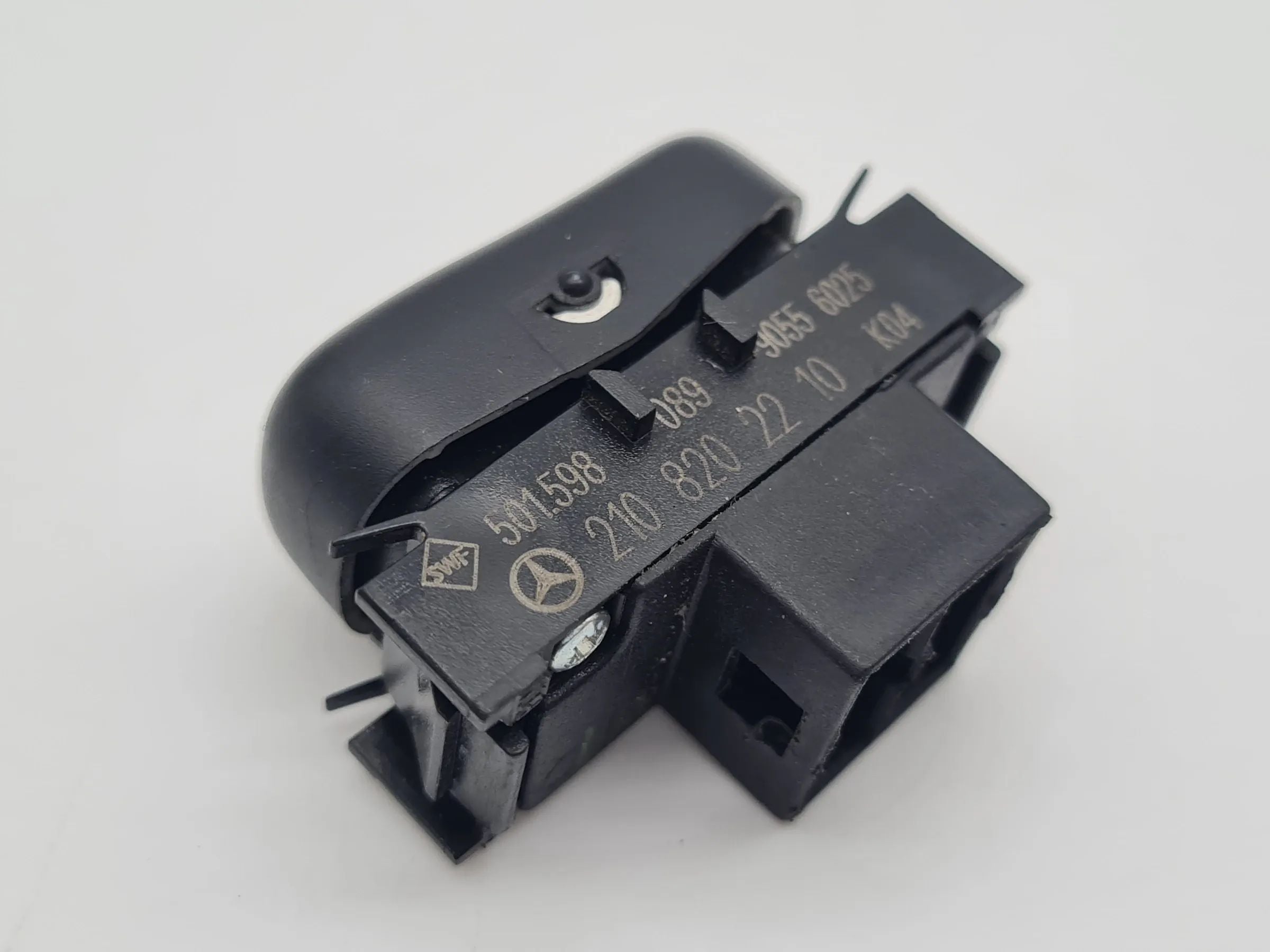 Mercedes C-Klasse (W210) Schalter Scheinwerferreinigung A2108202210