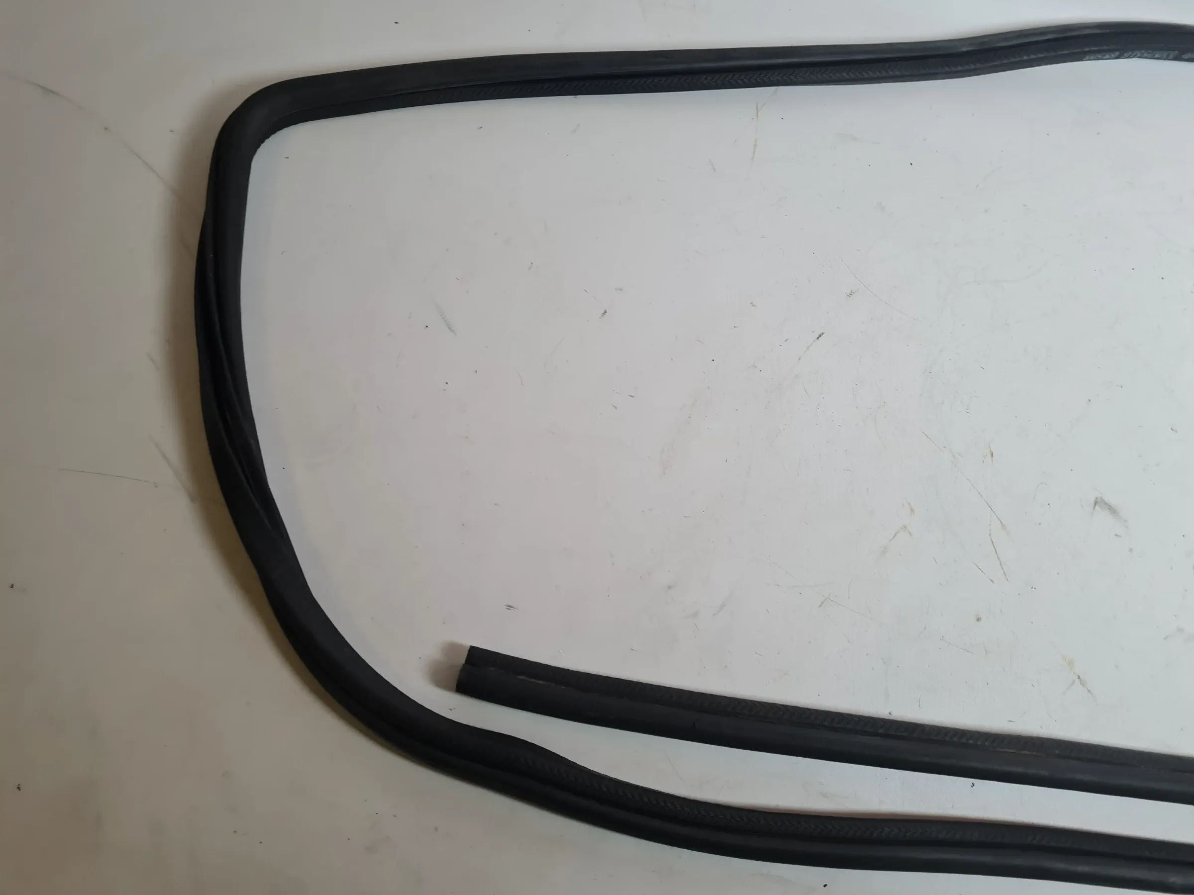 Segel Jendela Pintu Original Jeep Cherokee / Wrangler 2 XJ/TJ 55025516