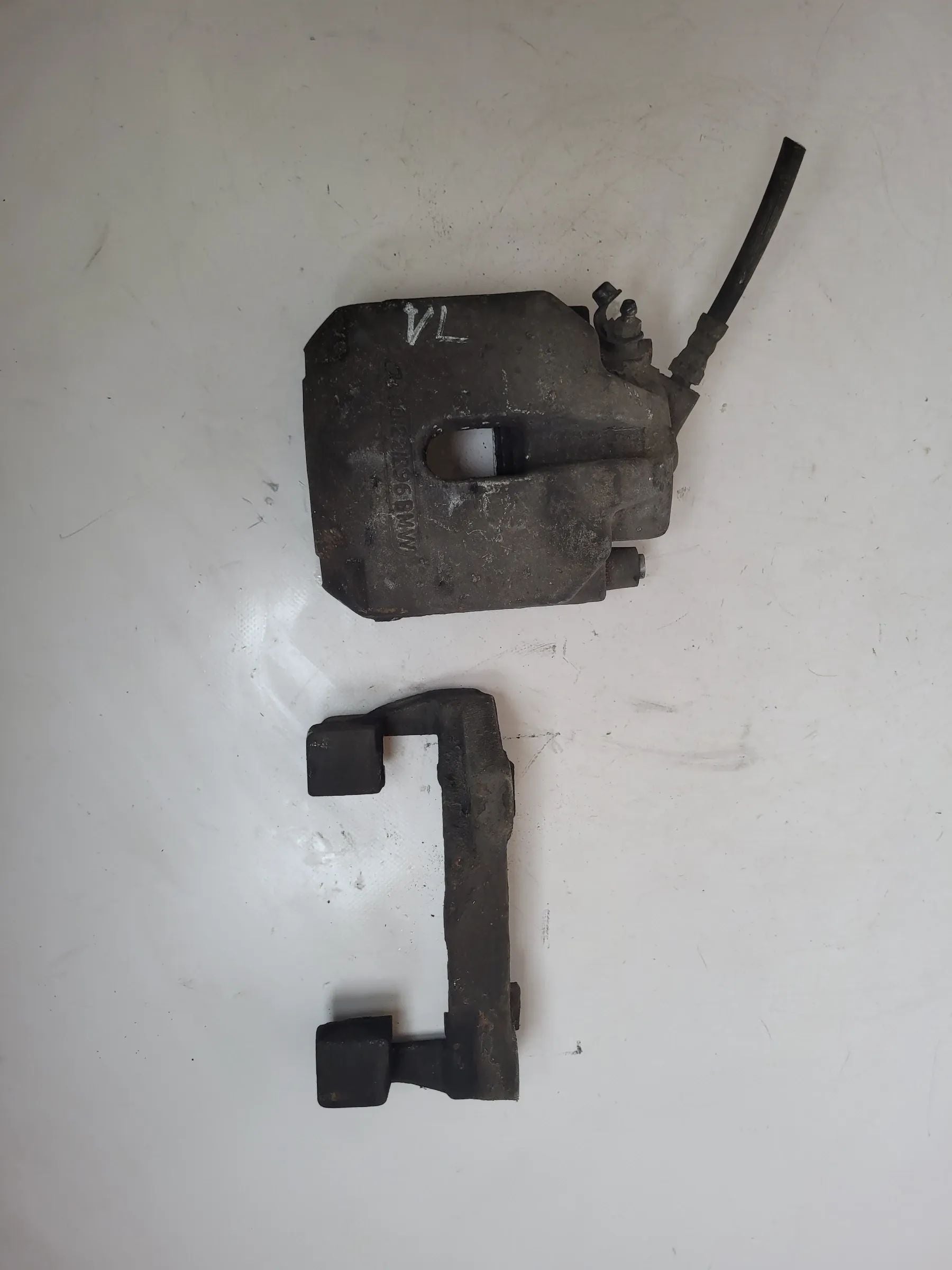 Original BMW 5er E39 Bremssattel Vorne Links 60/22/296