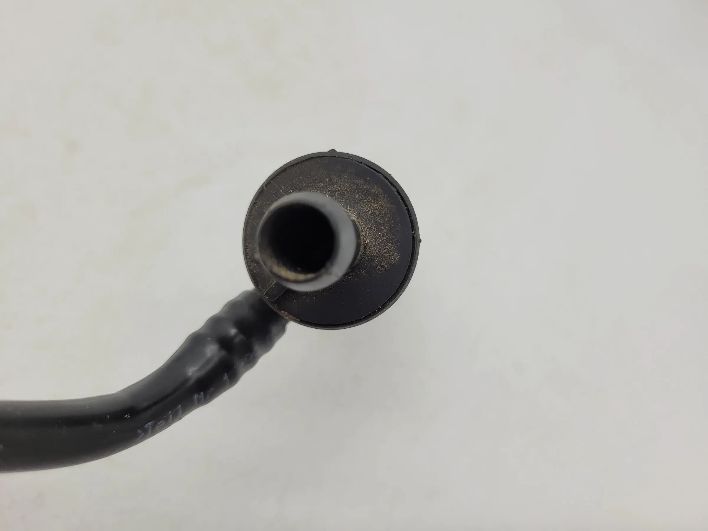 BMW 5/7 E38/E39 Entlüftungsleitung Unterdruck Stück 1436204 Original