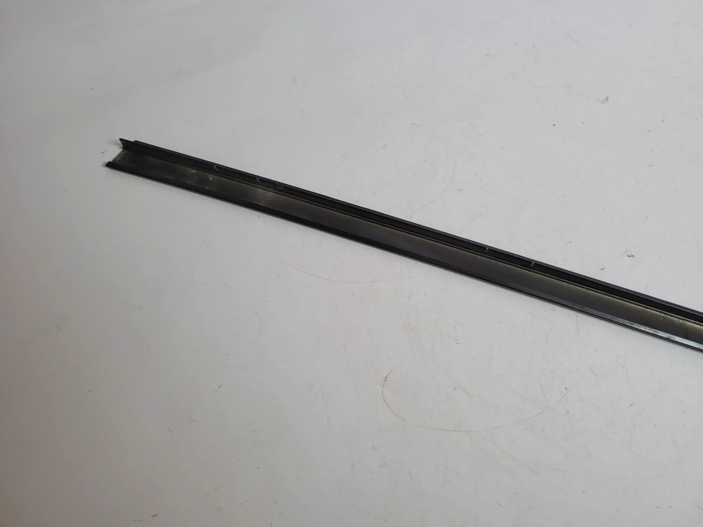 Original Mercedes C-Klasse (CL203) Leiste Wasserabweiser Links A2036908762
