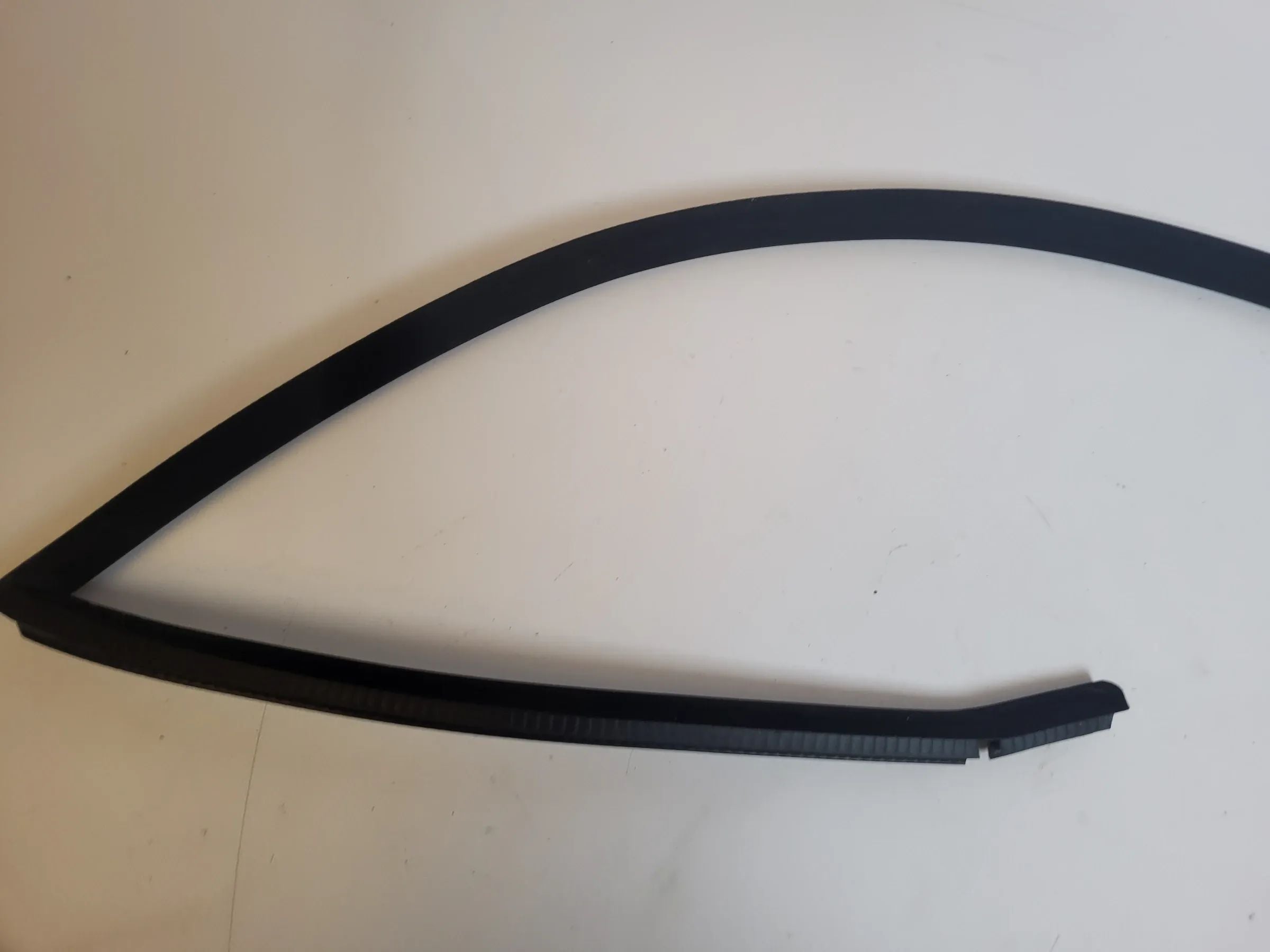 BMW 5er Touring E39 Dichtung Kofferaumfenster Links (Original)
