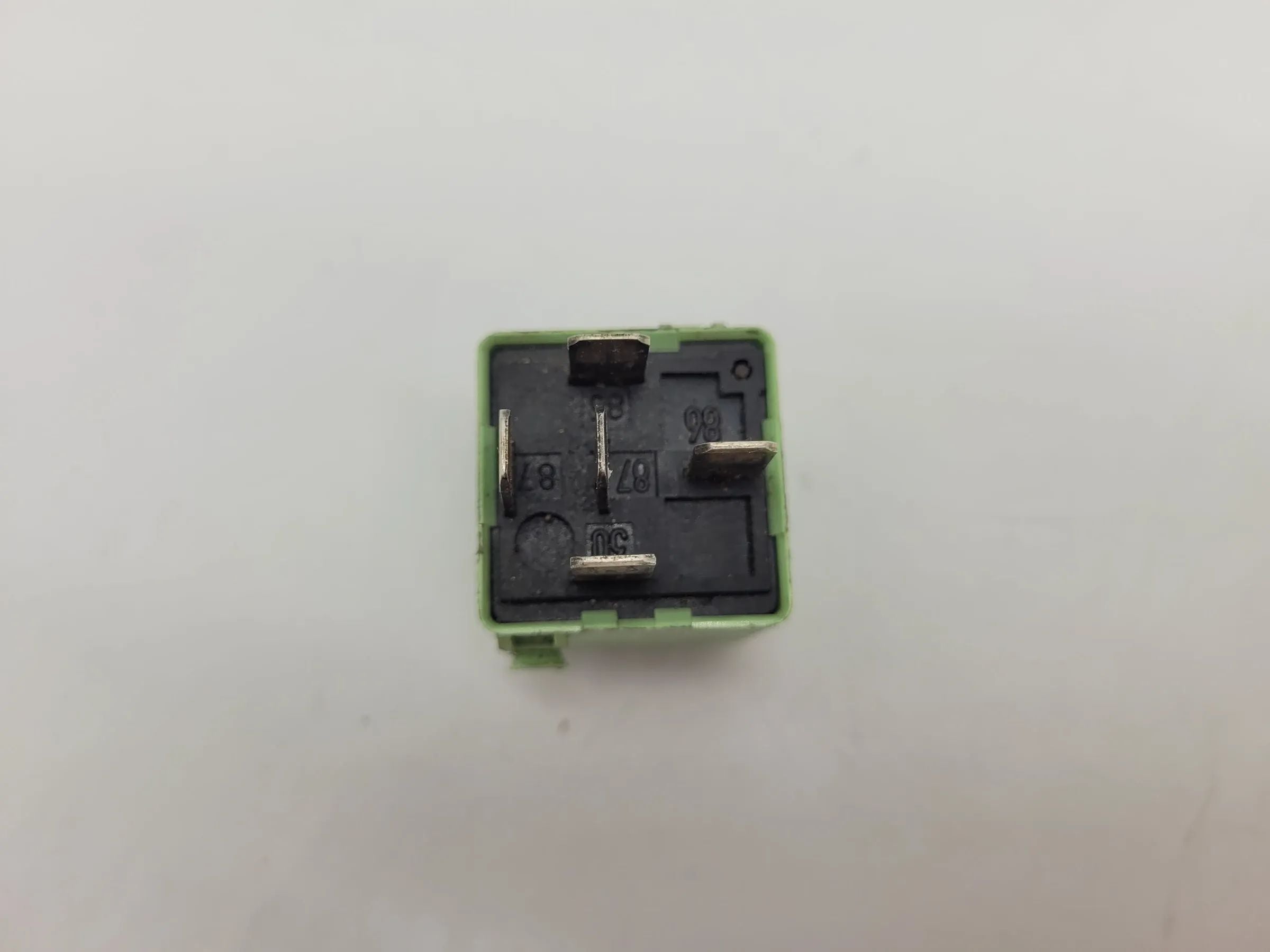 Original BMW 3er/5er E36/E39/E46 etc Relais Grün 61.36-8373700