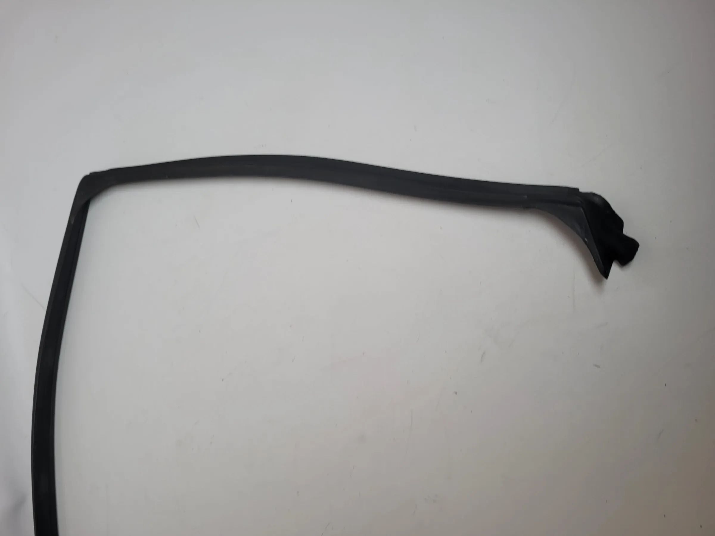BMW 5er Touring E39 Türdichtung Führung Rechts Hinten Außen Oben (Original)