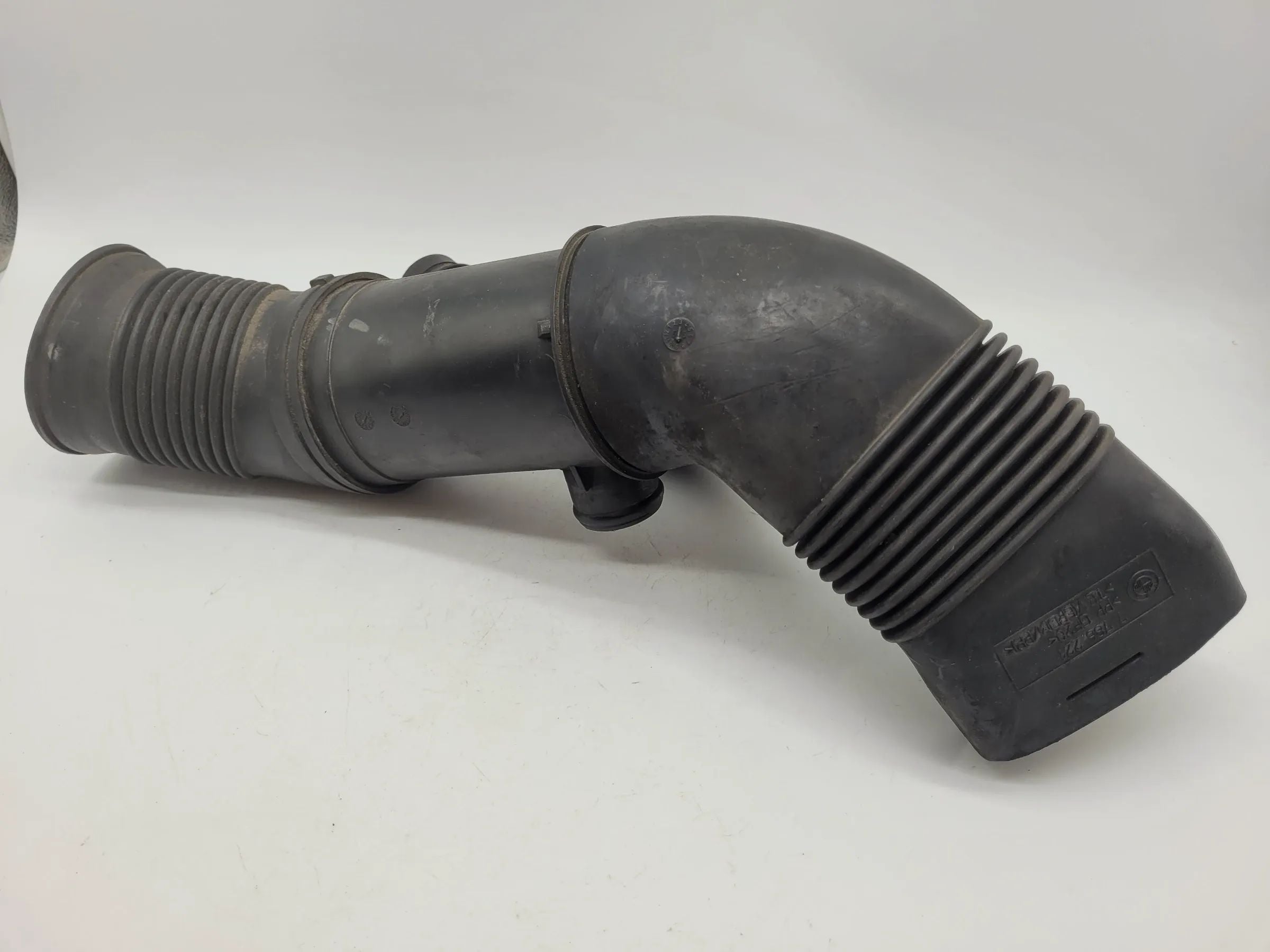 BMW 5er Touring E39 Ansaugrohr Ladeluftschlauch 7786221 Original