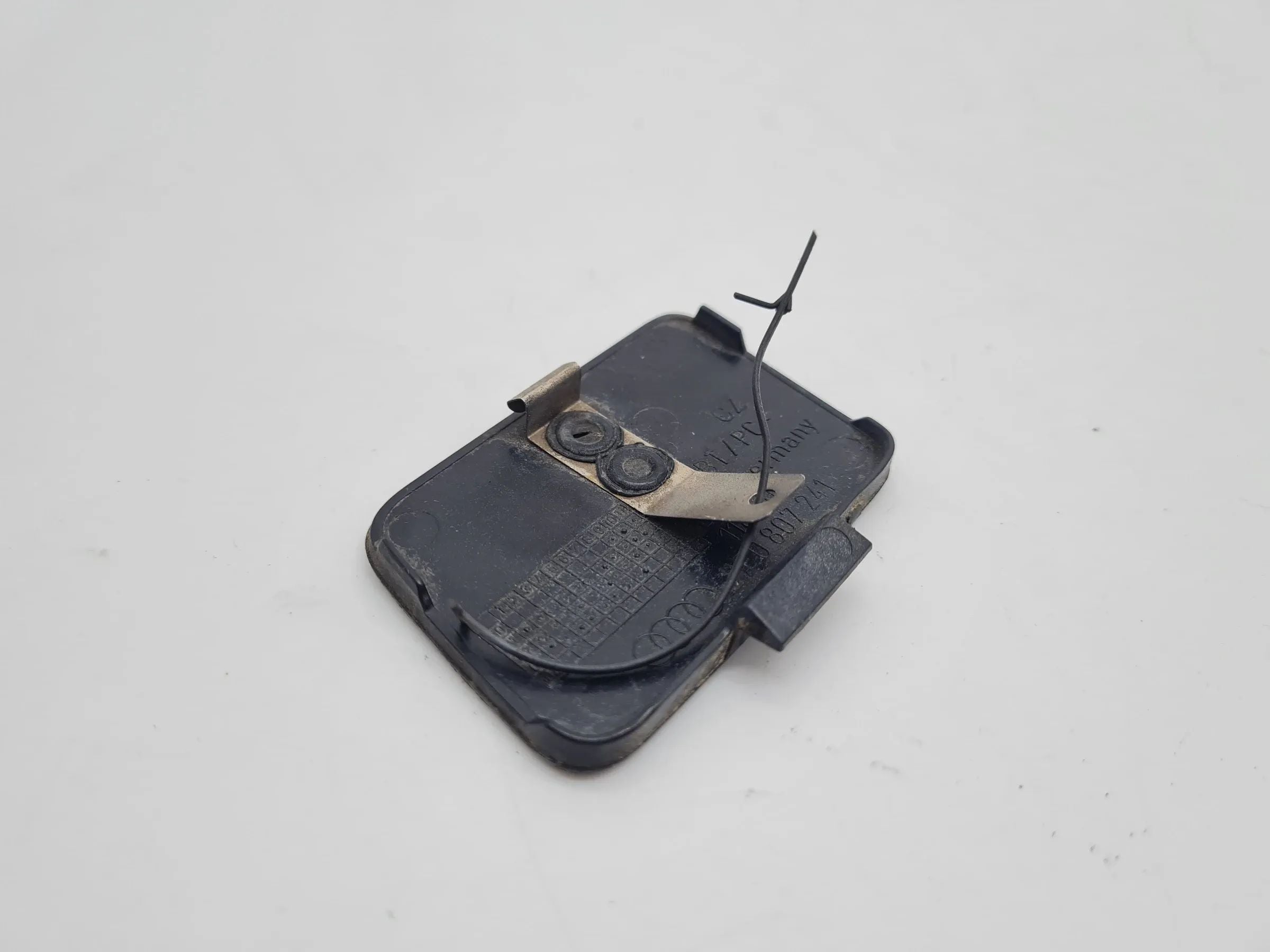 Original Audi A4 (8E/B6/B7) S-Line Abdeckung Abschleppöse Rechts 8E0807241