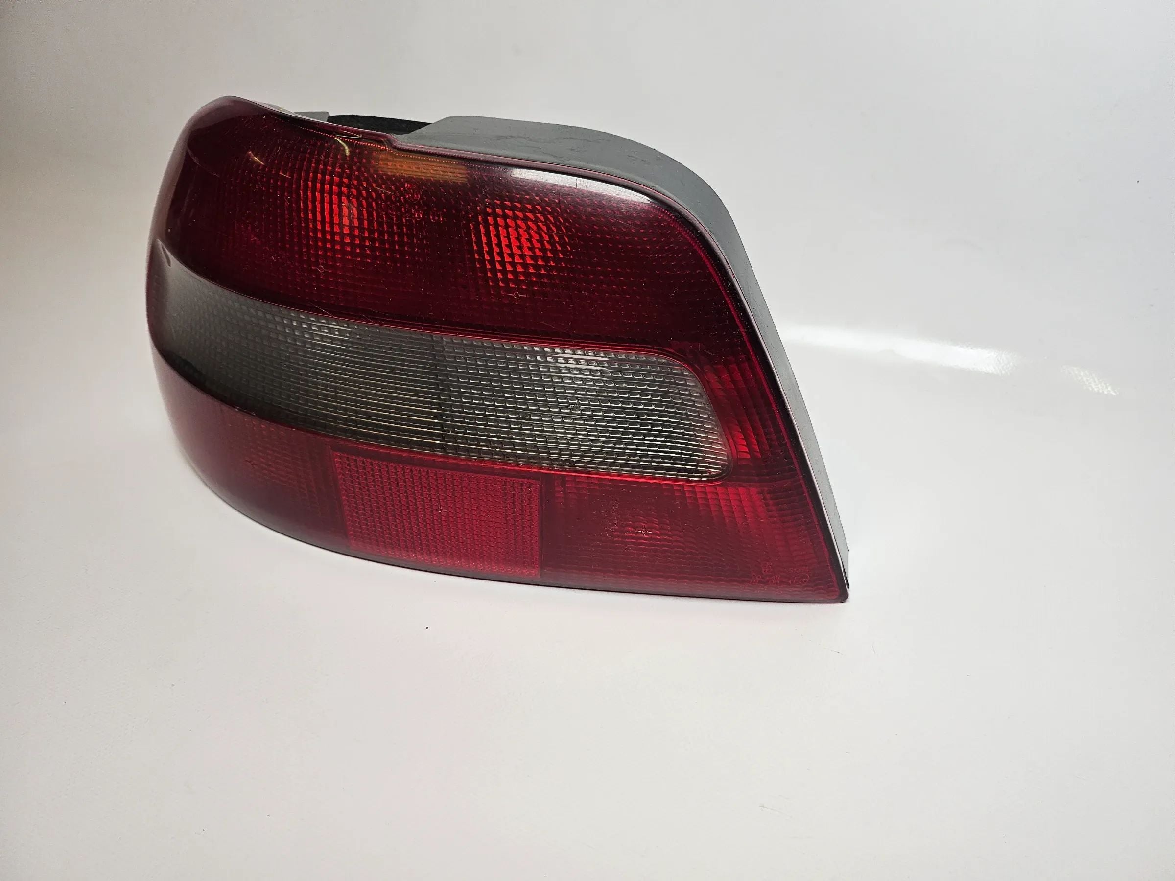 Oryginalna lampa tylna zewnętrzna lewa VOLVO S40 / I 300097
