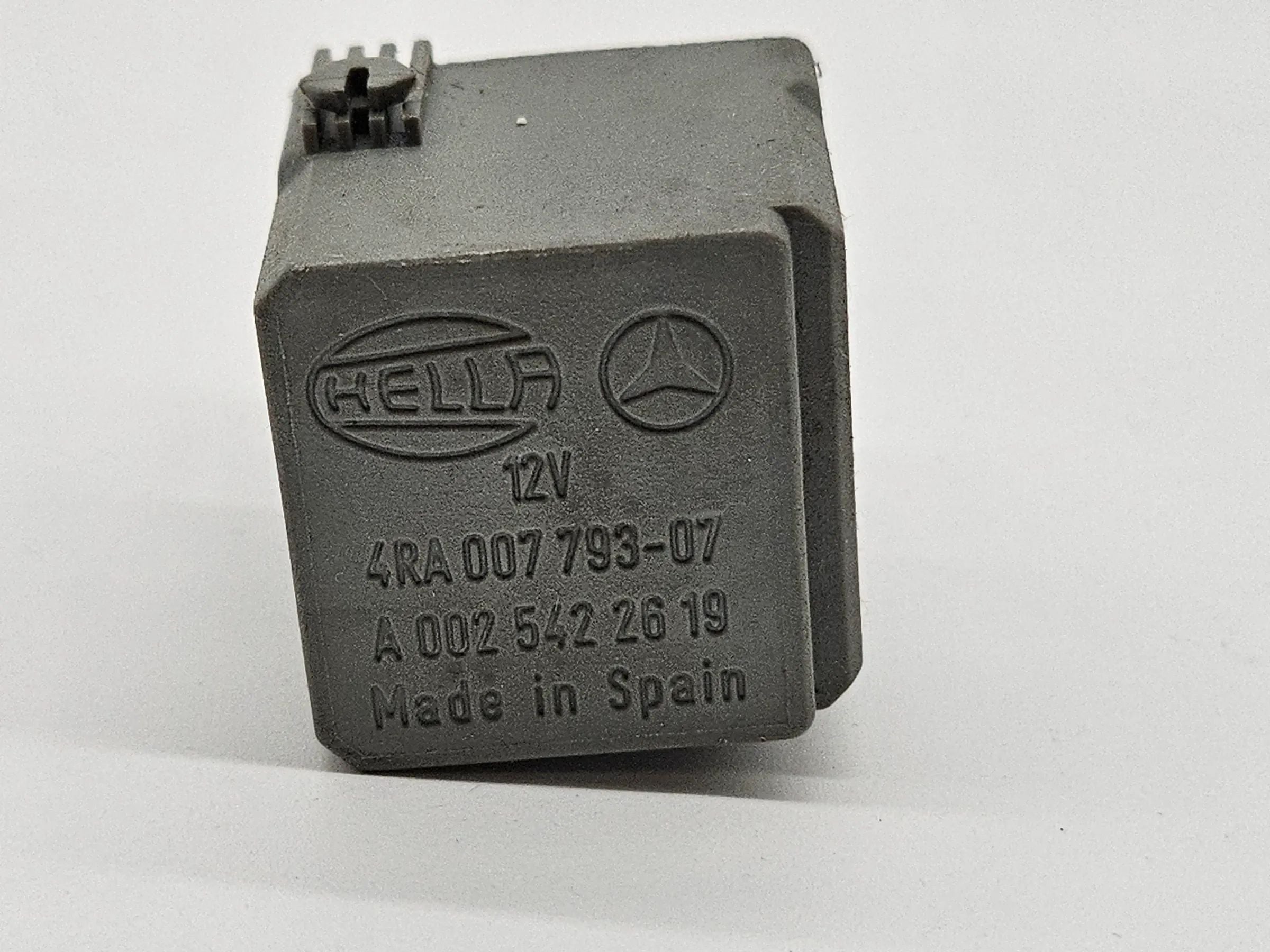 Mercedes W203 W204 W212 W639 W906 4-Pin Relais  Grau Hella 12V A0025422619