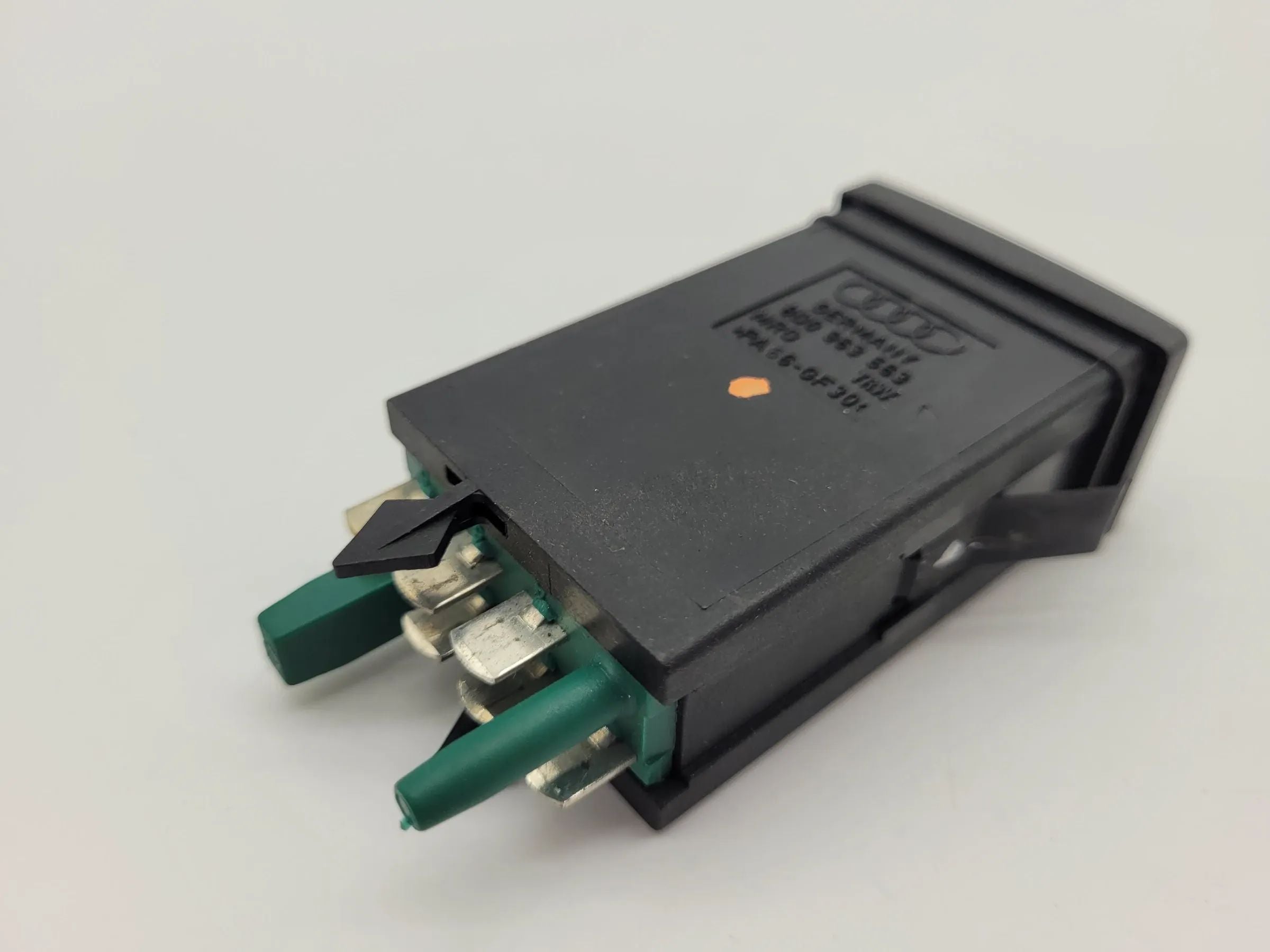 Original AUDI A4 (8D2/B5) Schalter Sitzheizung 8D0963563