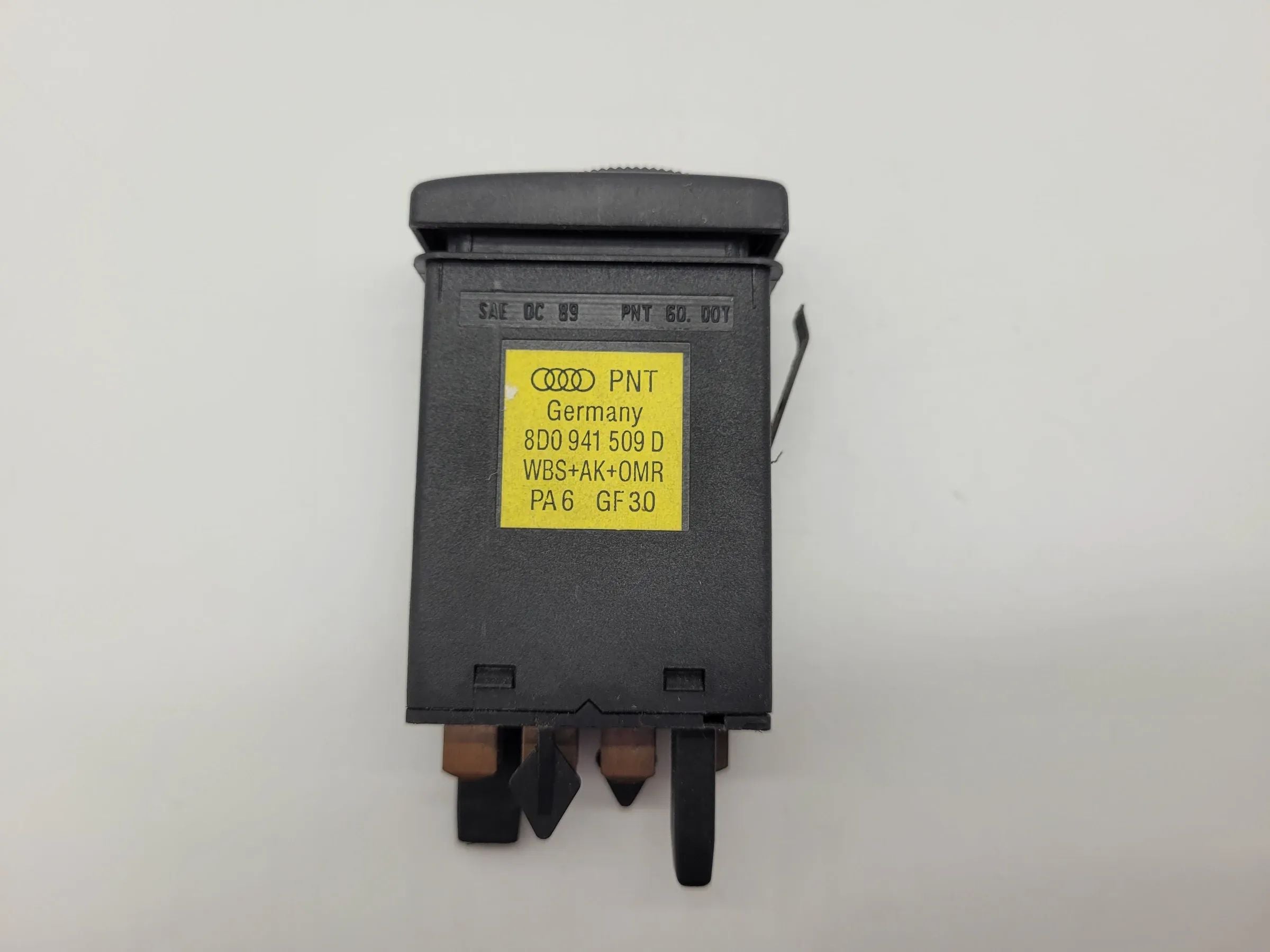 Original AUDI A4 (8D2/B5) Warnblinkschalter 8D0941509D