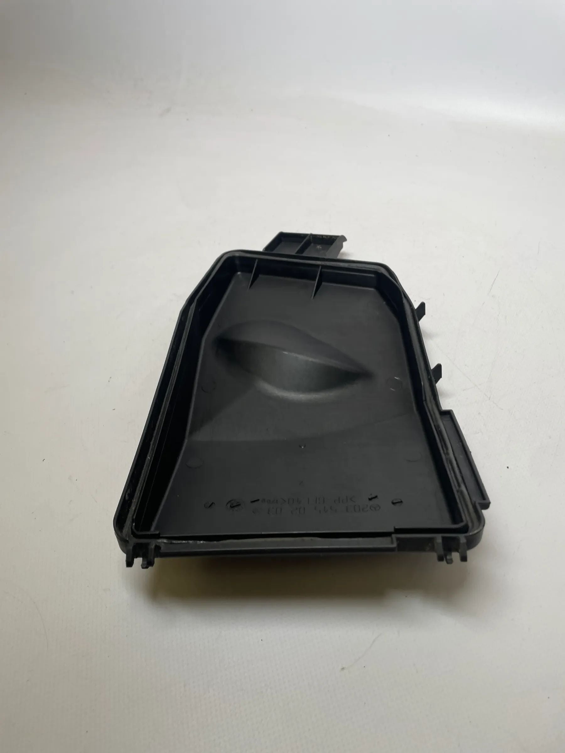 Original Mercedes C-Klasse (W203) Abdeckung Sicherungskasten A2035450203