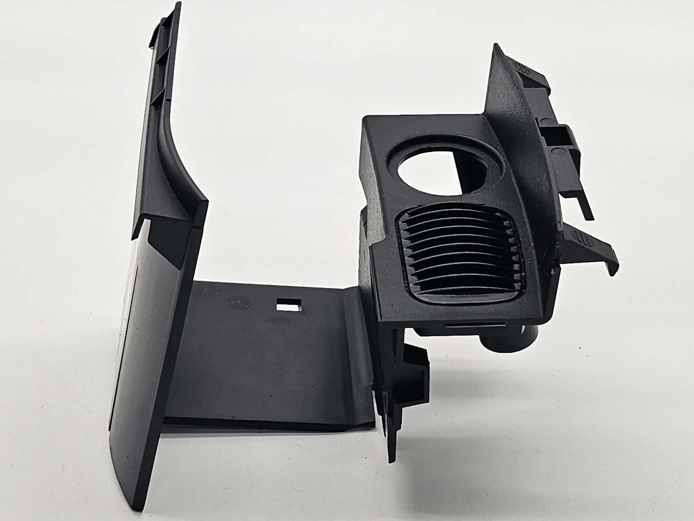 Оригинальная крышка розетки подлокотника Mercedes CL 203 2036801650