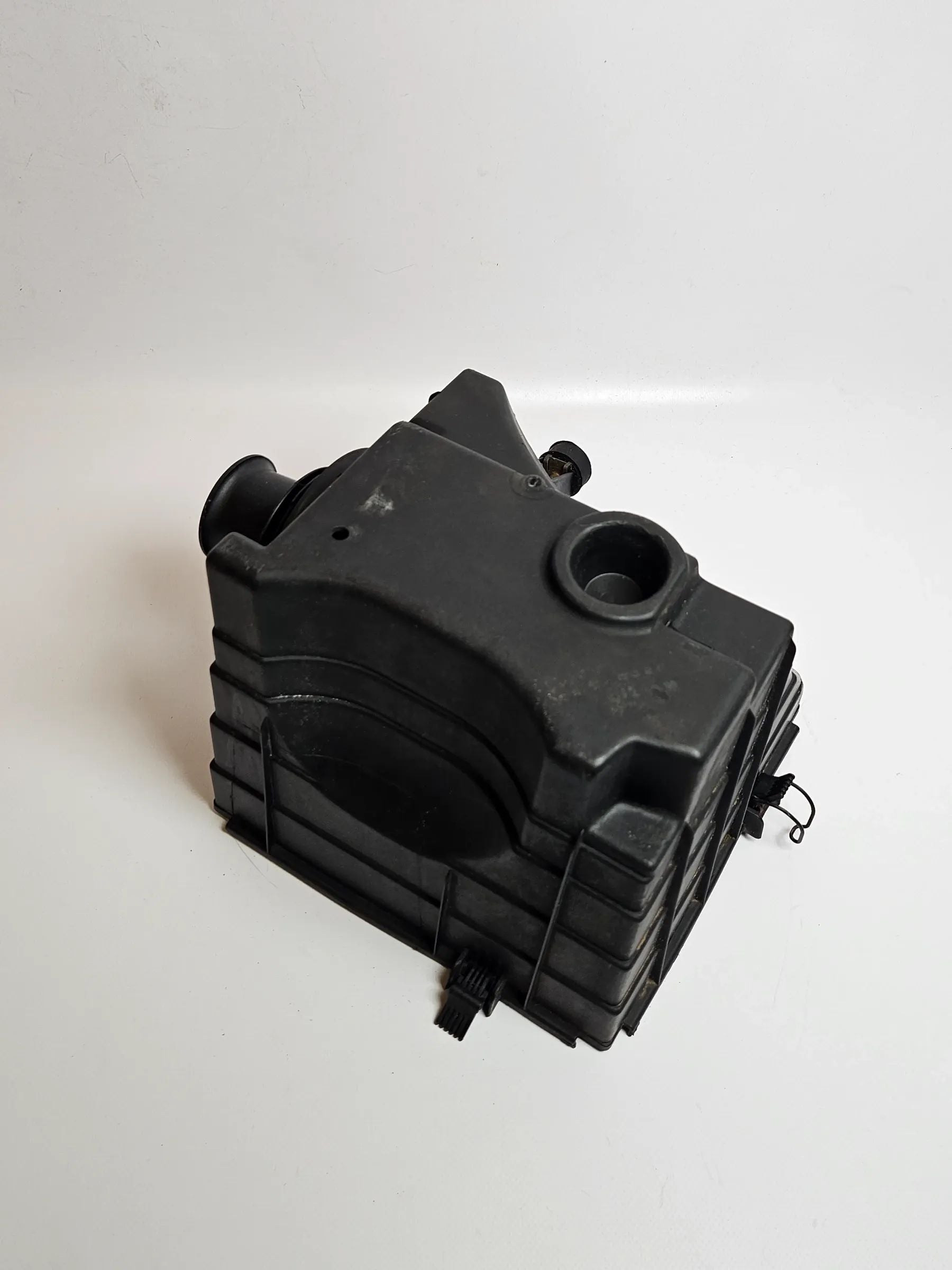Oryginalna dolna obudowa filtra powietrza BMW E36 M43 1247465