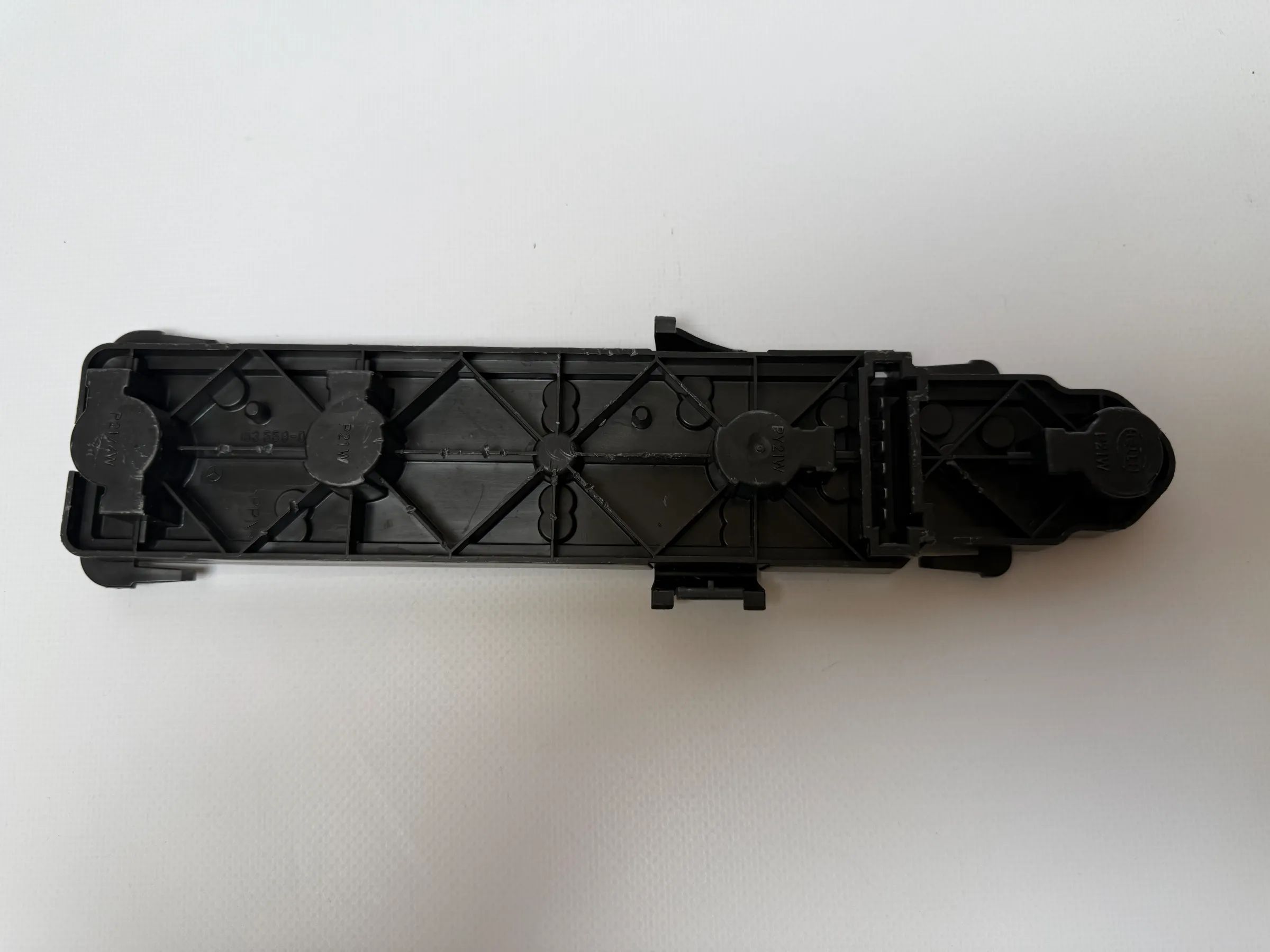 อะไหล่แท้ Mercedes-Benz C 220 T 153 559-00 ขายึดไฟท้าย ซ้าย/ขวา