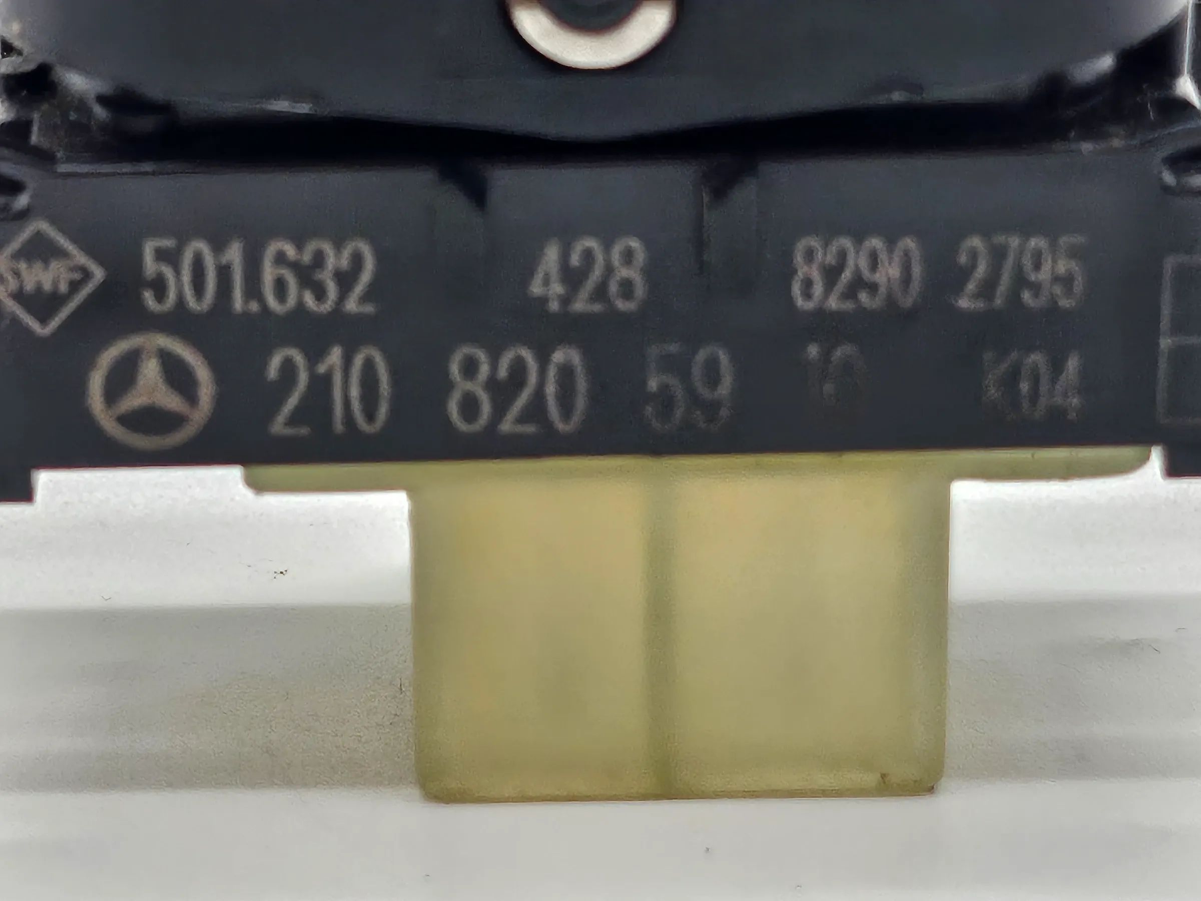 Mercedes Benz SLK R170 CLK W208 W210 Schalter Alarmanlage Alarm off 2108205910