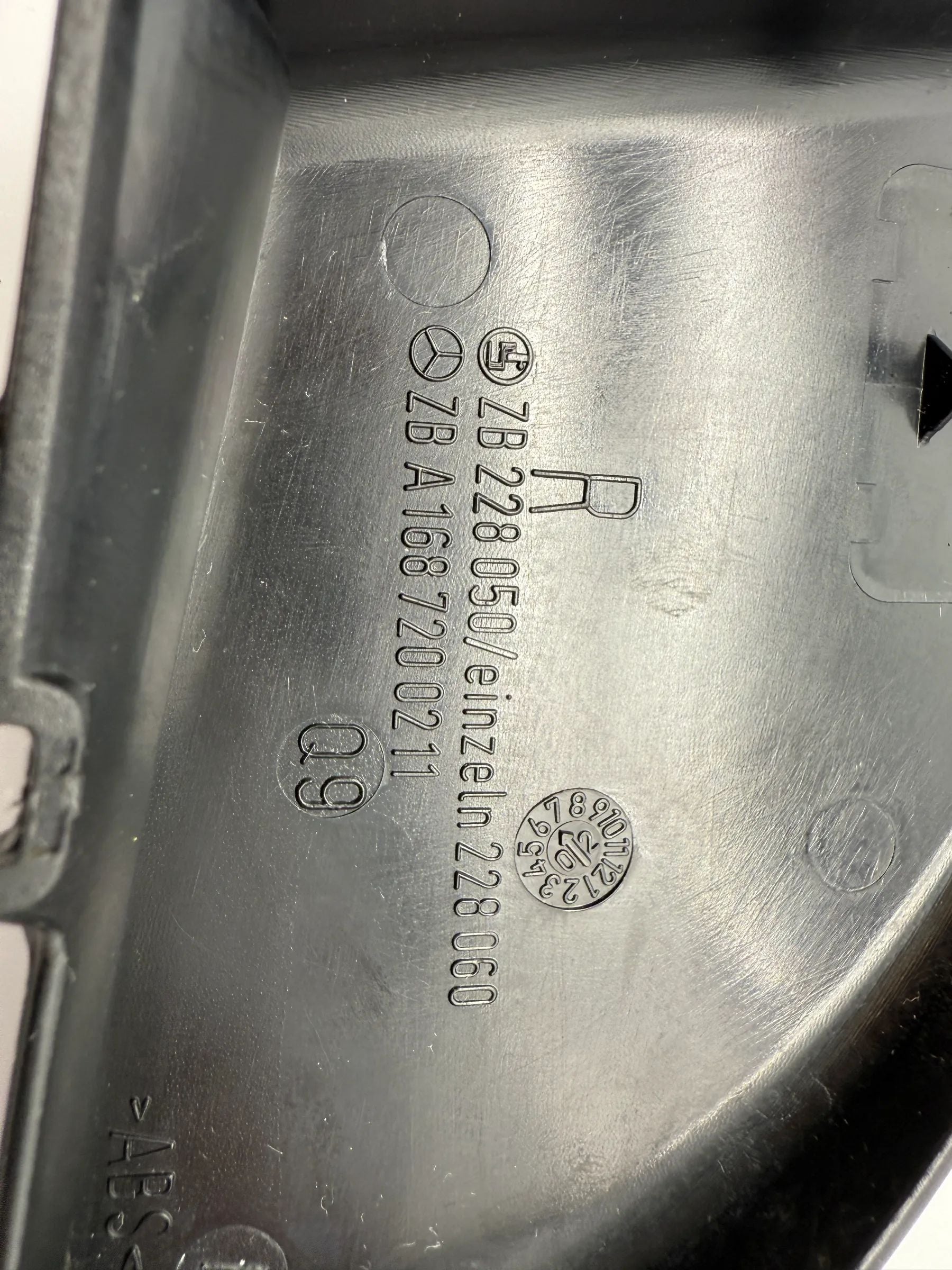 Oryginalna Mercedes-Benz A-Klasse obudowa wewnętrzna trójkąt prawa A1687200211