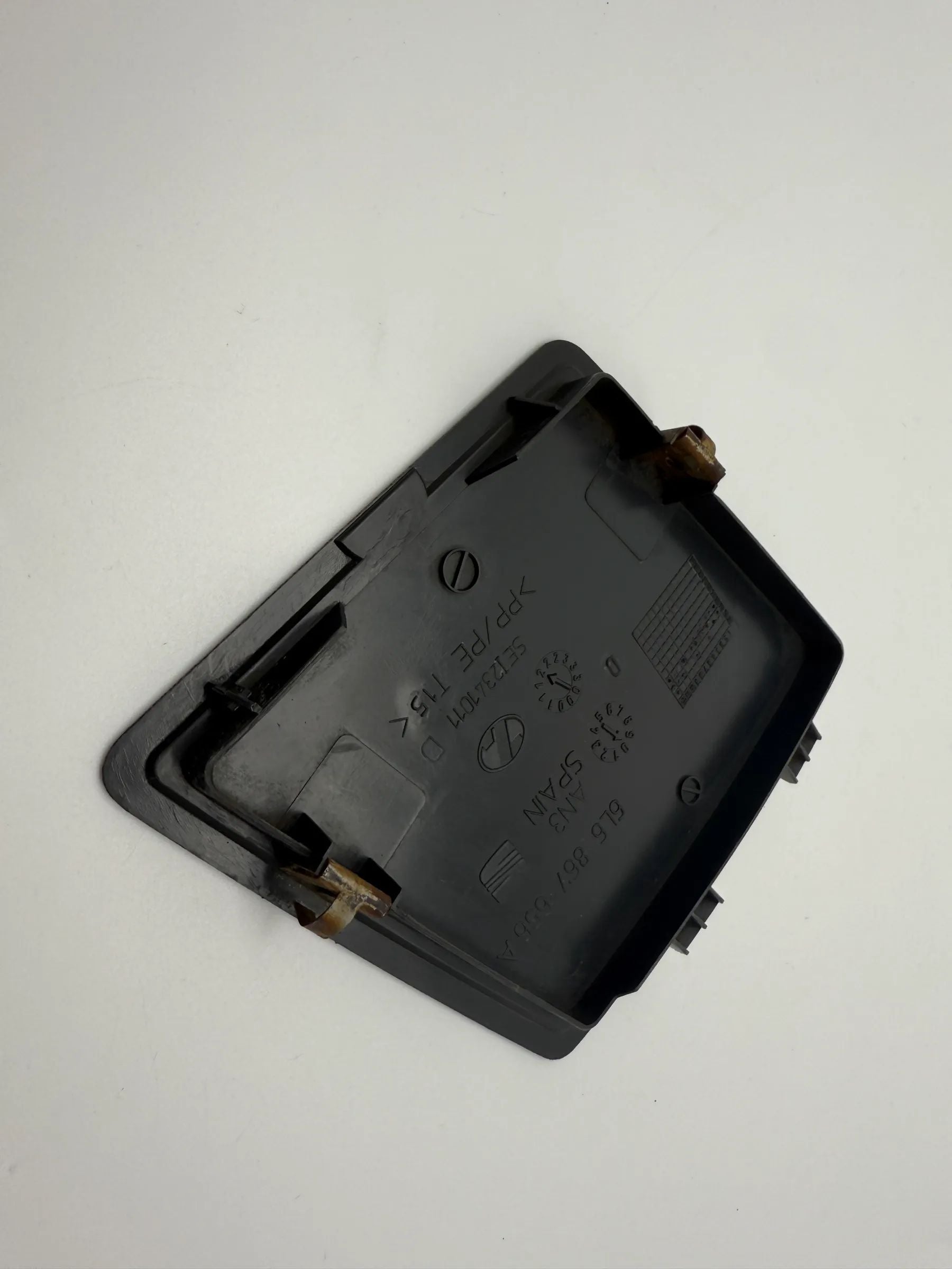 Original Seat Ibiza III 3 pokrywa klapki serwisowej klapy tylnej prawa 6L6867656A