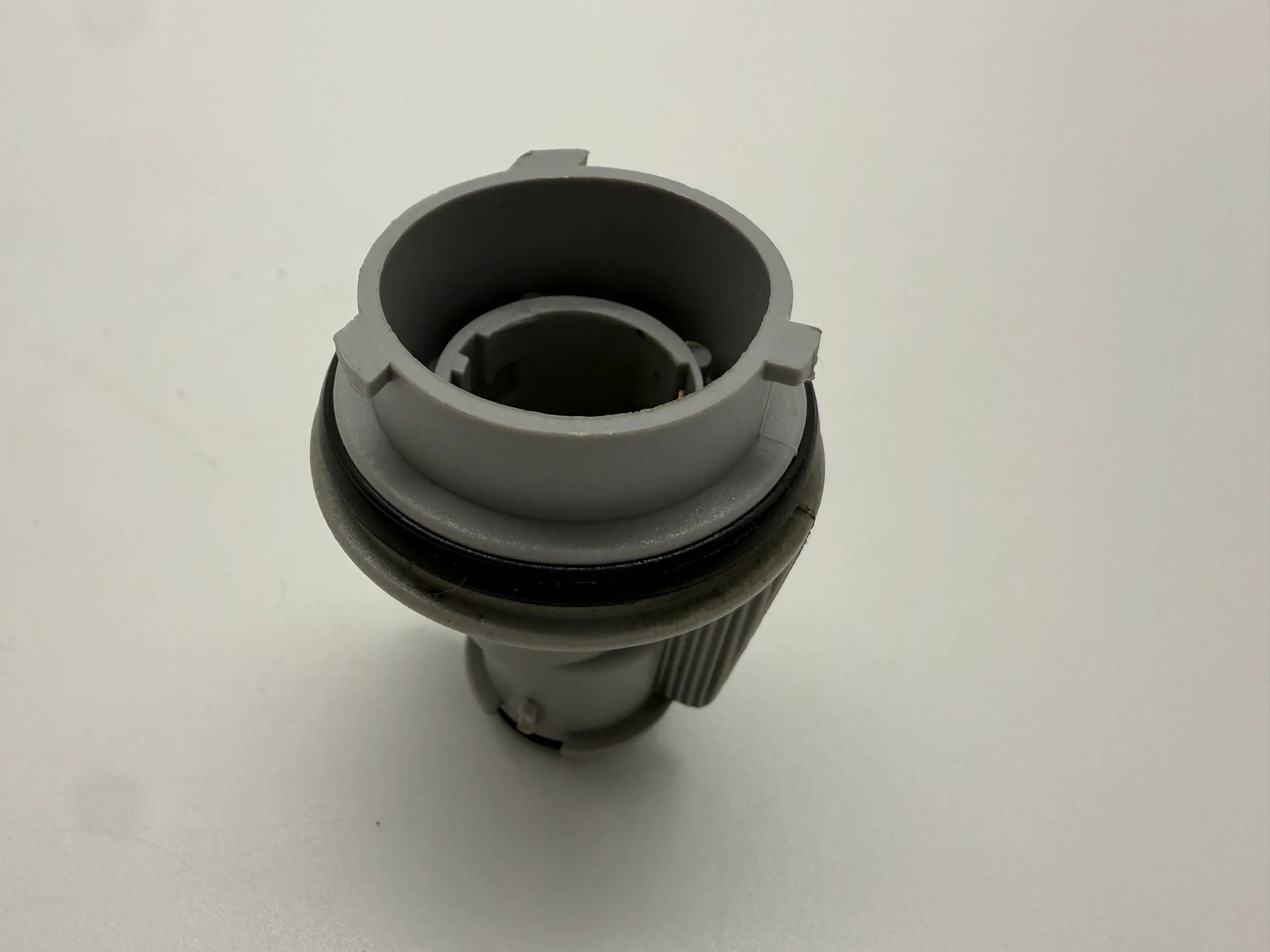Oryginalny VW Passat B5 (3B2/3B5) uchwyt lampy kierunkowskazu R/L 441-1523