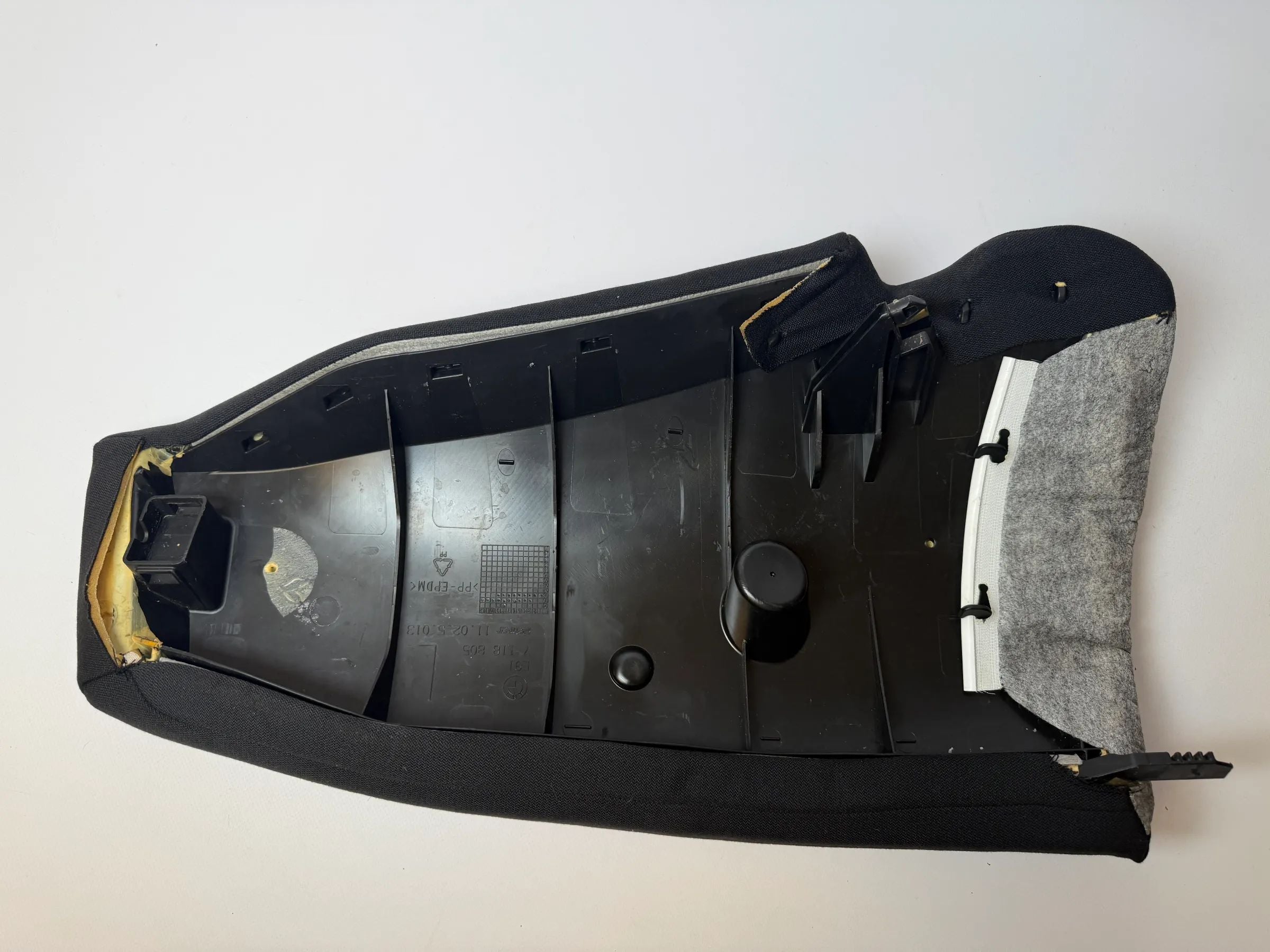 Oryginalna boczna część siedzenia tylnego lewa BMW 3er E91 LCI czarna/antyczna 7118805