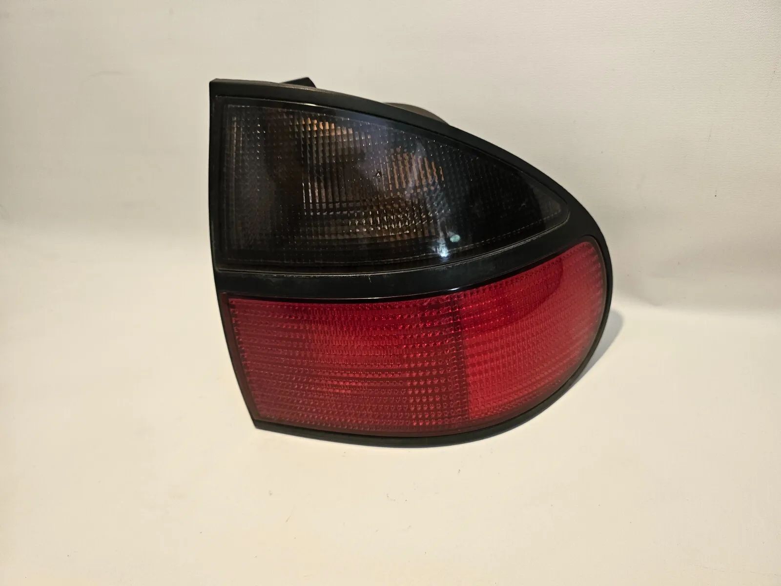 original farolim traseiro direito 7700820051 para RENAULT LAGUNA (B56) 1.8 1997