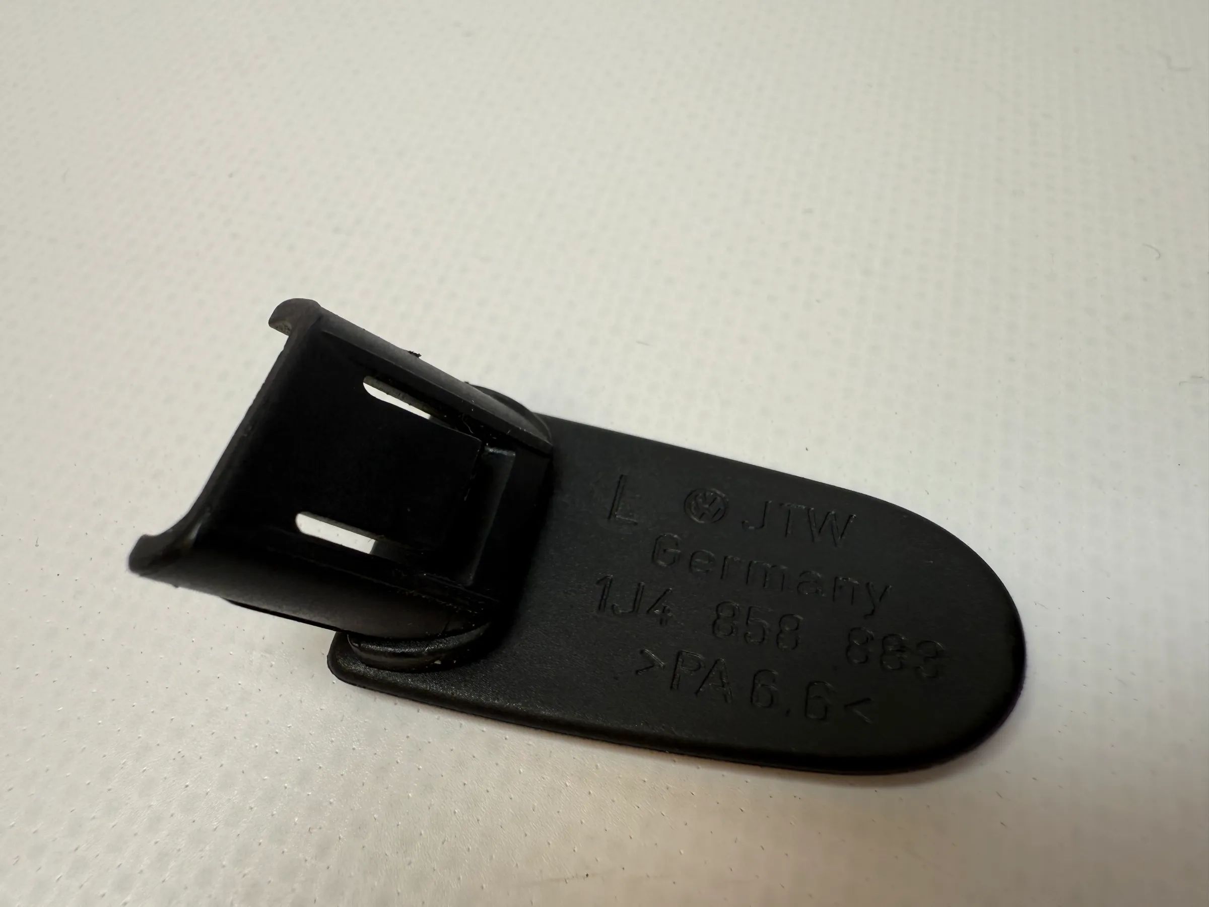純正 VW ゴルフ4 IV 1J4858883 左Cピラートリム用シートベルトホルダー