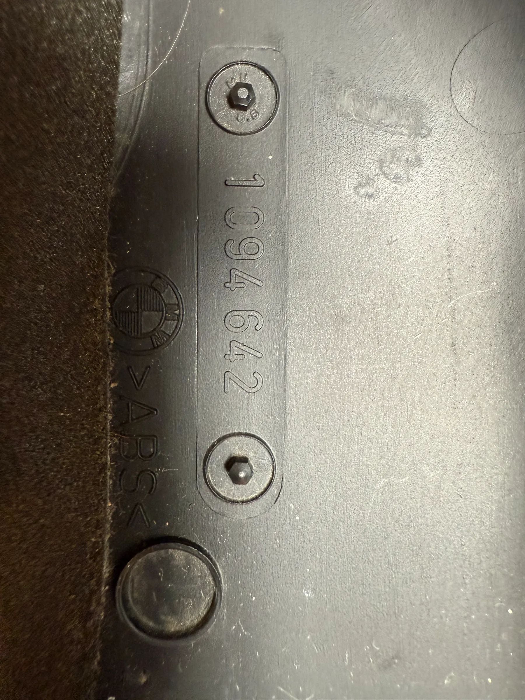 BMW E39 5er असली लोअर मेकैनिकल स्टीयरिंग कॉलम कवर पार्ट नंबर 1094642