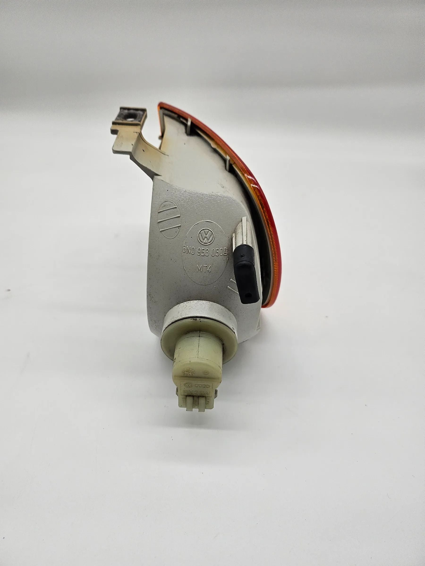 VWポロ6N年式純正フロント右ウインカー6N0953050