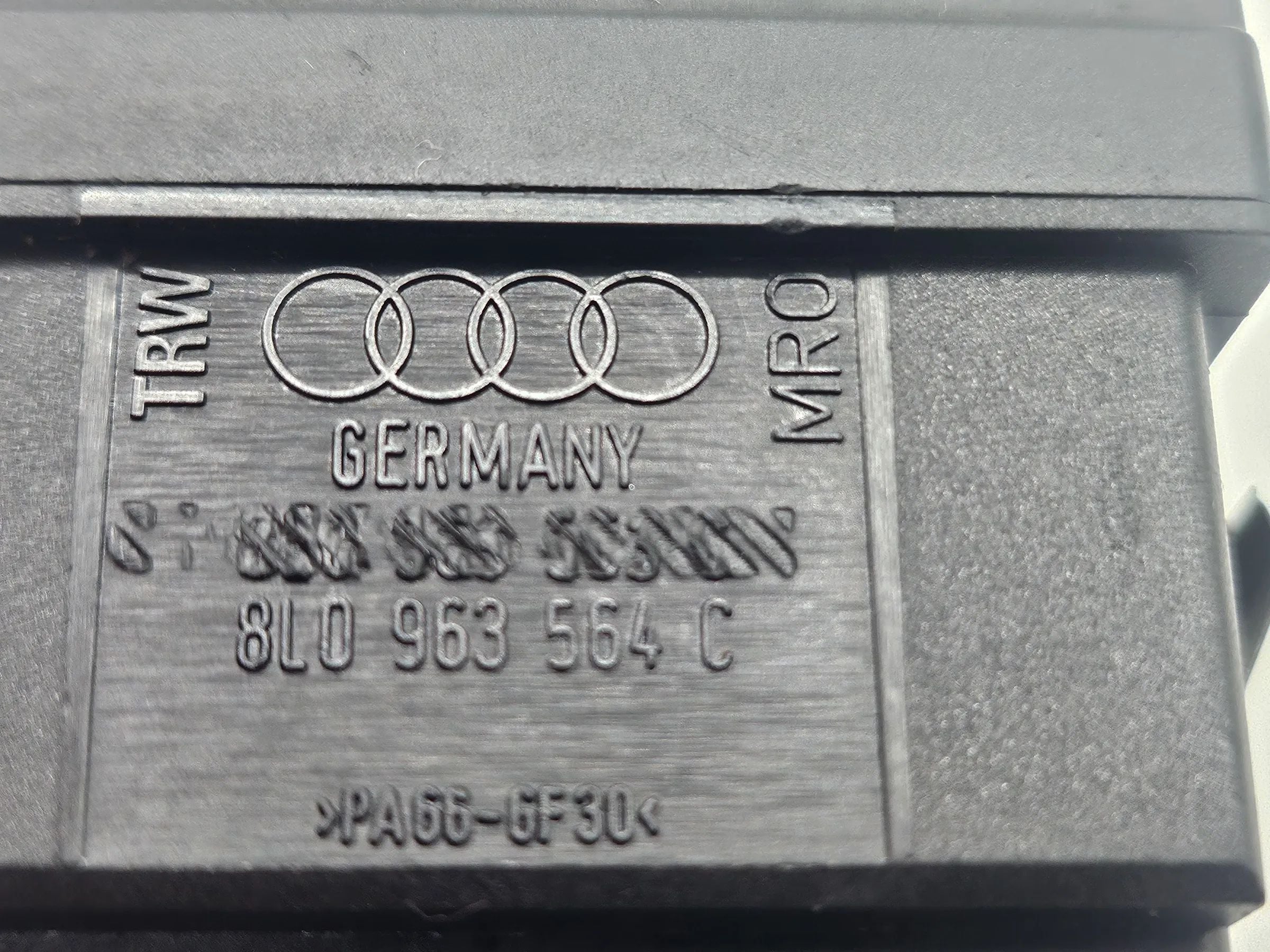 อะไหล่แท้ Audi A3 S3 8L สวิตช์ฮีตเตอร์ที่นั่งด้านหน้า ขวา 8L0963564C