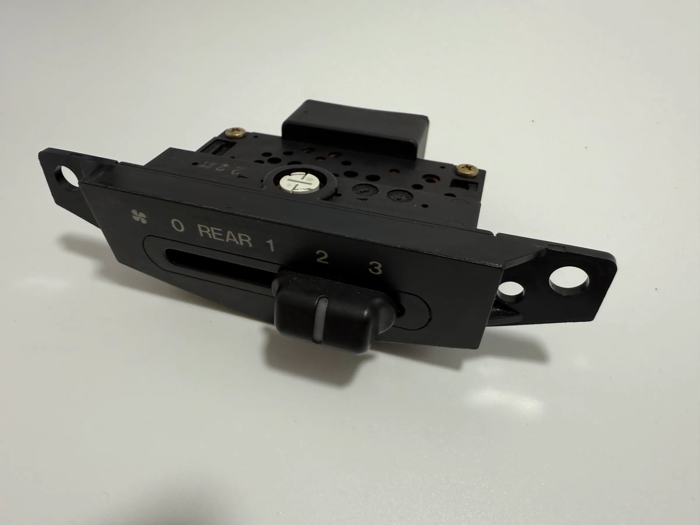 Originele Mazda MPV II Klimaatregeling Luchtsturing Stanley LC73 613 40