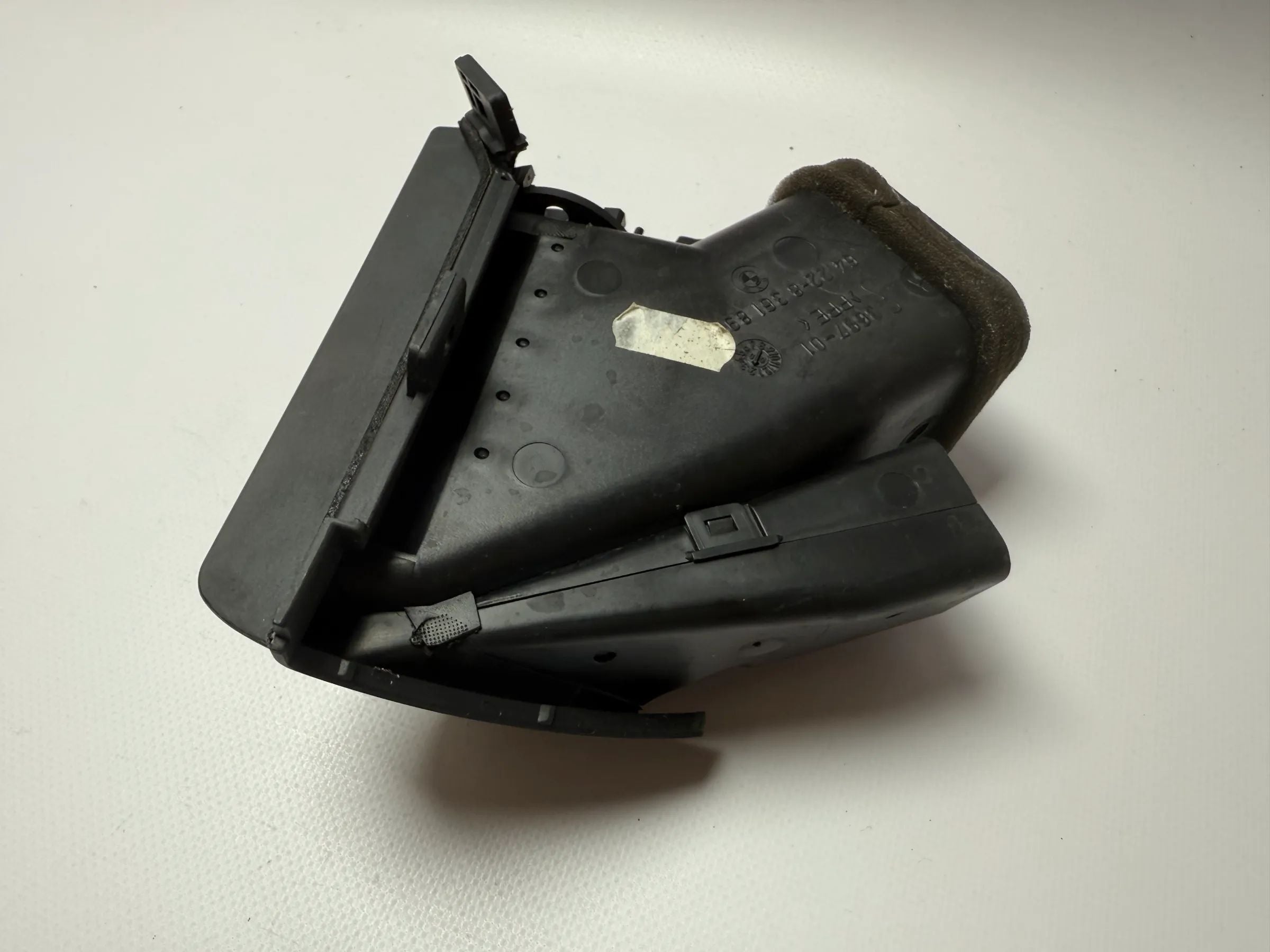 Оригинальная левая воздушная заслонка свежего воздуха BMW 3 серии E46 64.22-8 361 897